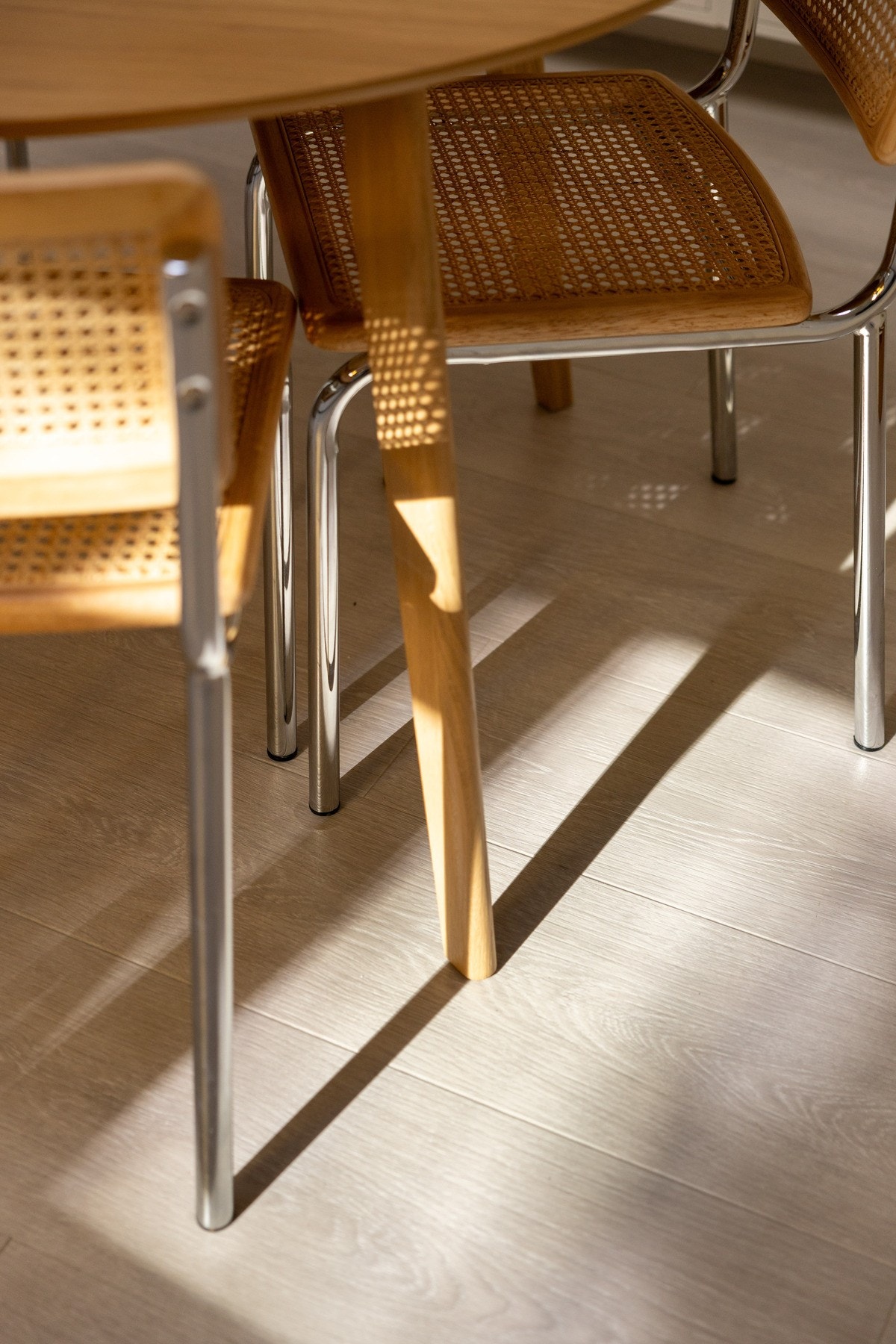 Boligen oppleves svært lys og luftig med god atmosfære. Galleribilde