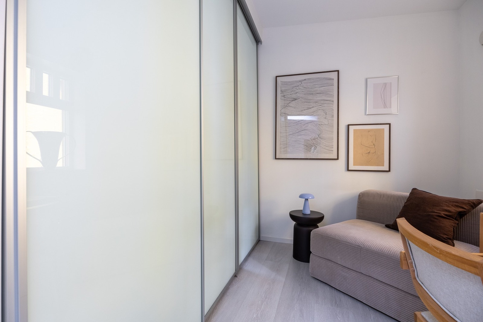 Innredet med praktisk garderobeløsning. Galleribilde