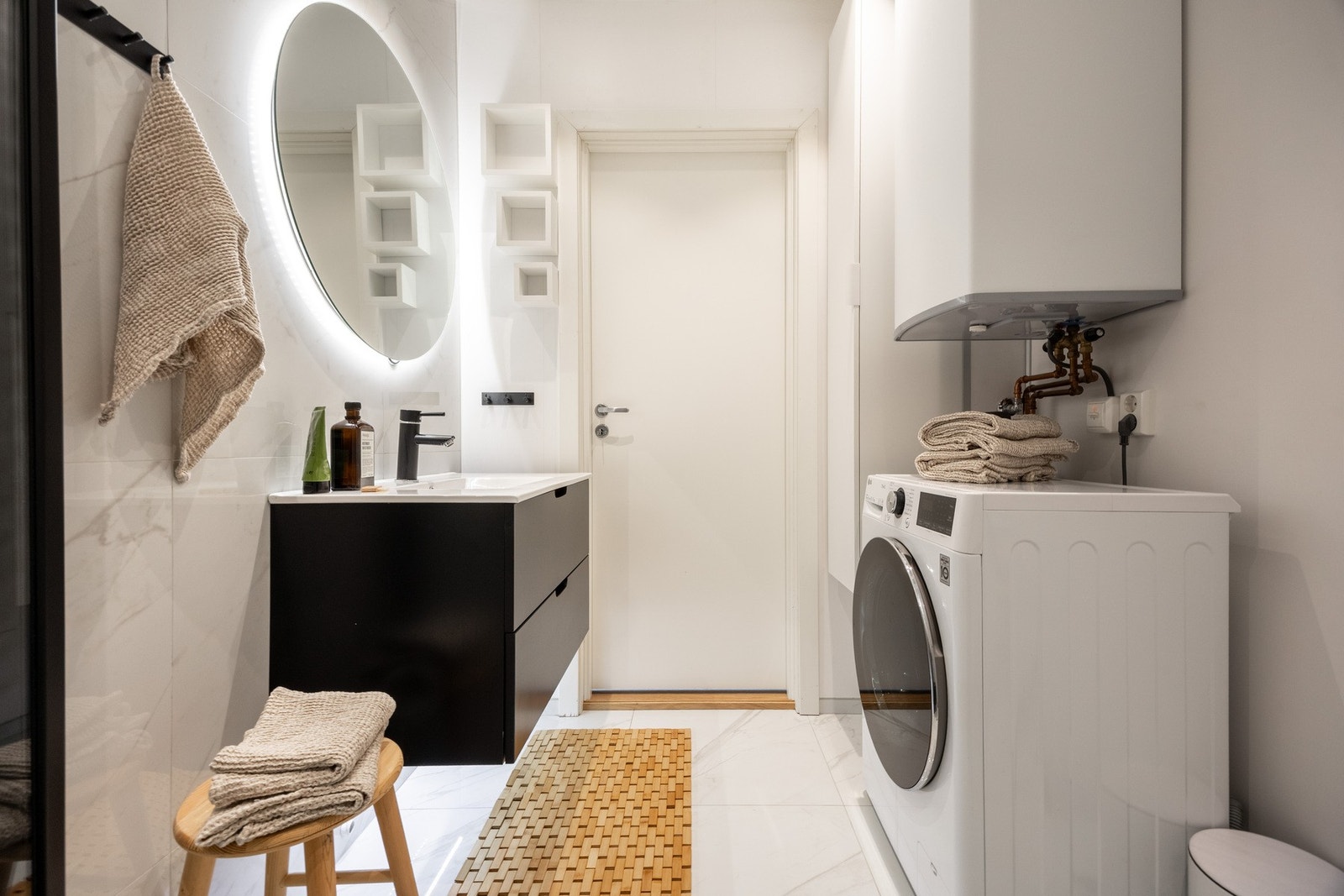 Varmtvannsbereder, med en kapasitet på ca. 200 liter, produsert i 2022. Galleribilde