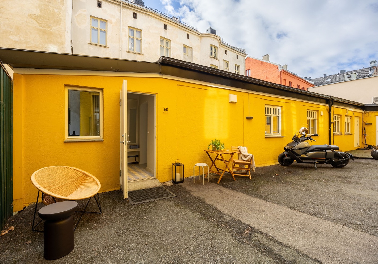 Boligen ligger i skjermet, rolig bakgård. Galleribilde