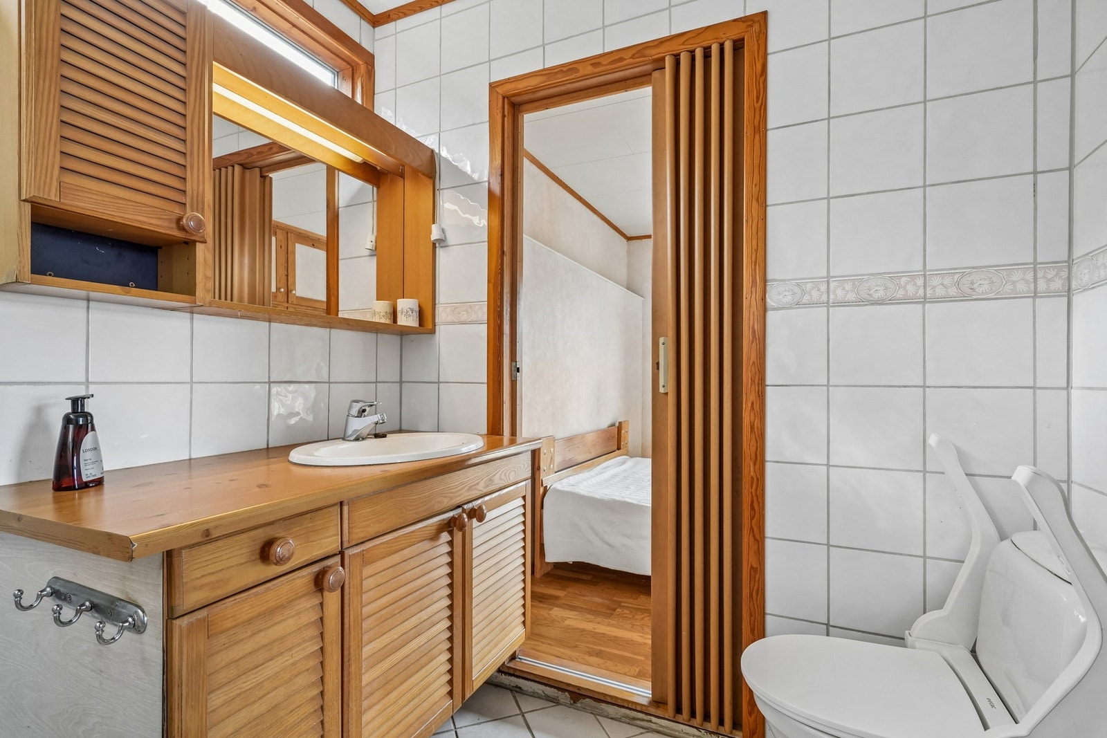 Badet i 1.etasje er flislagt og har elektriske varmekabler. Galleribilde