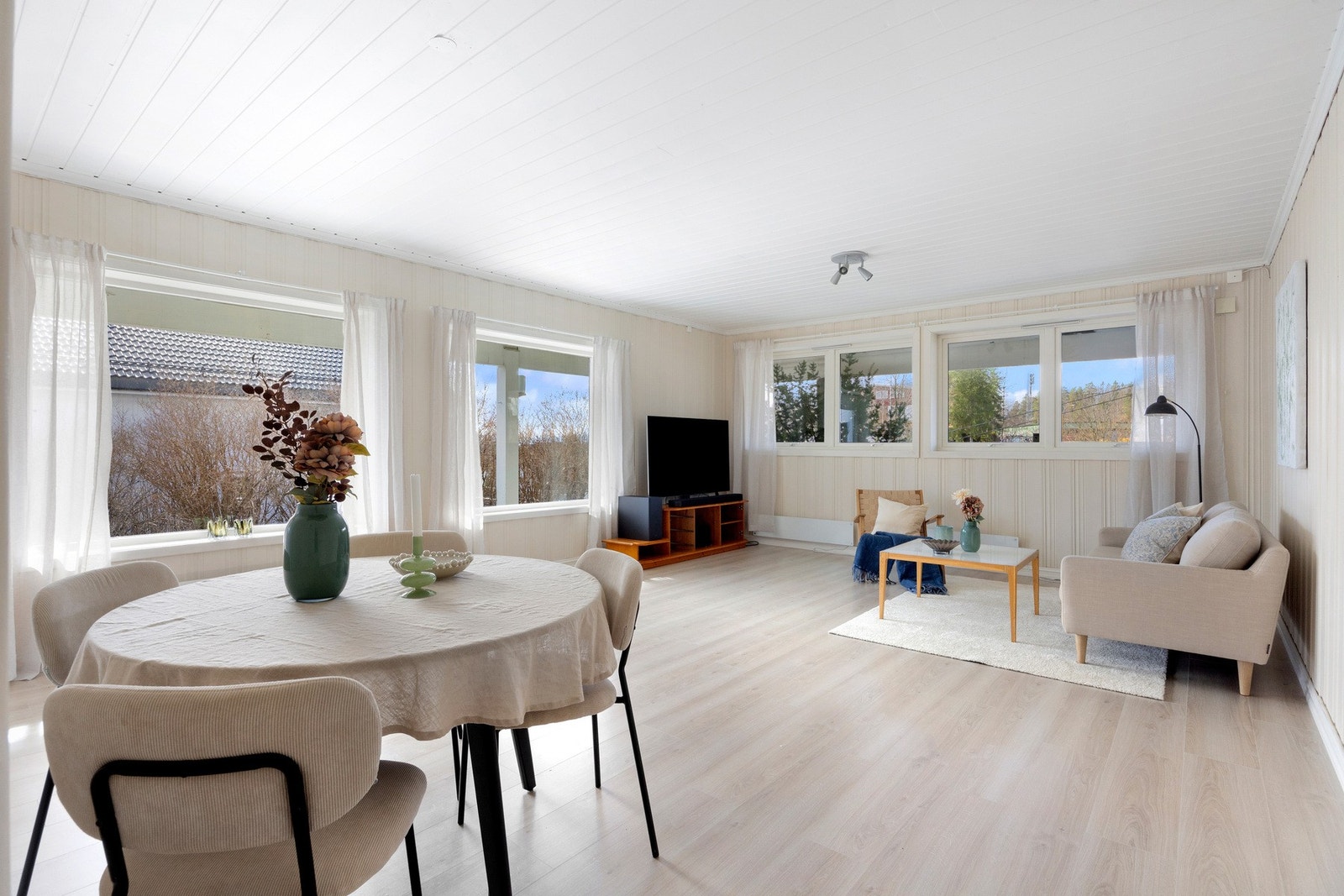 Boligen har en separat hybeldel med egen inngangen Galleribilde