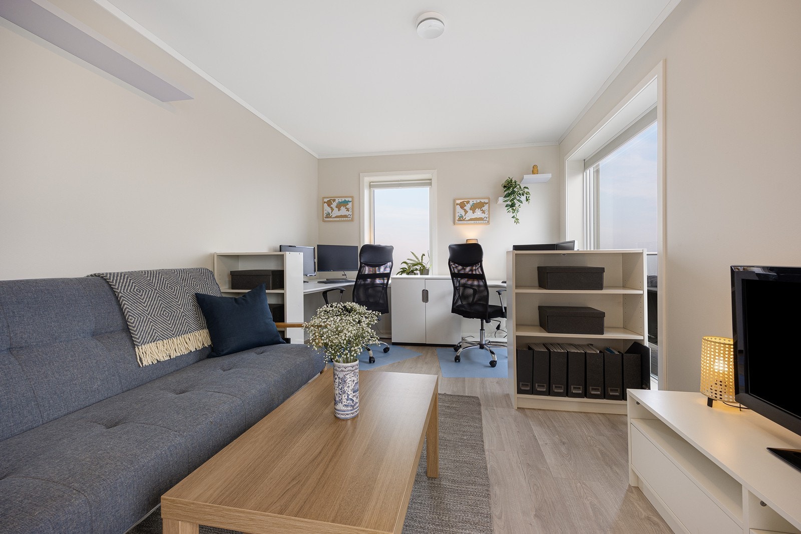 Boligen har en innbydende loftstue med fleksible bruksmuligheter Galleribilde