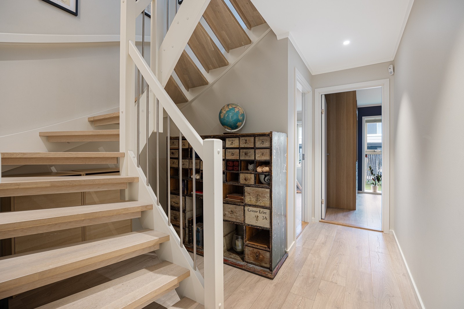 Det er verdt å merke seg at 1. og 2. etasje har vannbåren gulvvarme Galleribilde