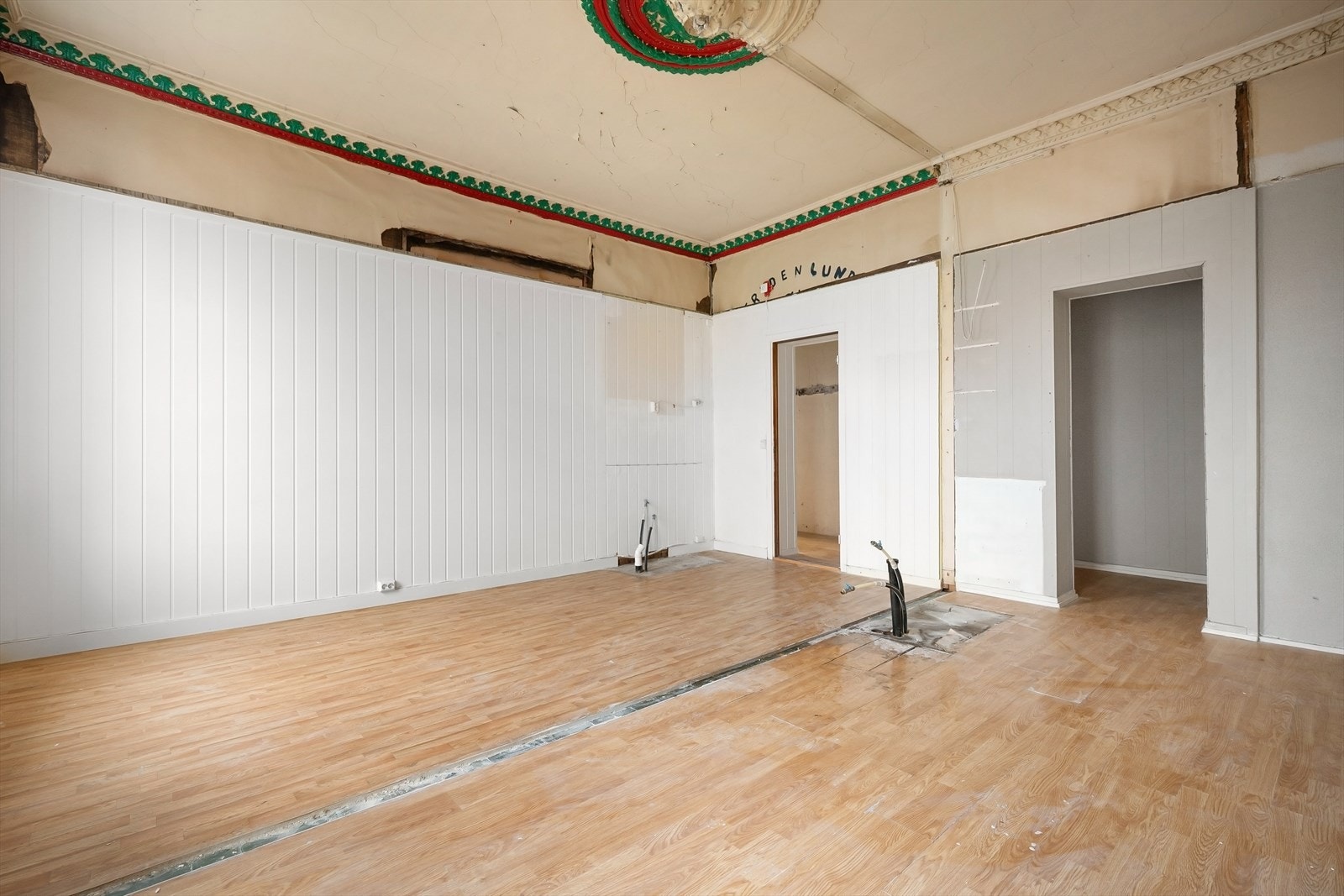 Leiligheten har generøs takhøyde på over 3 meter. Galleribilde