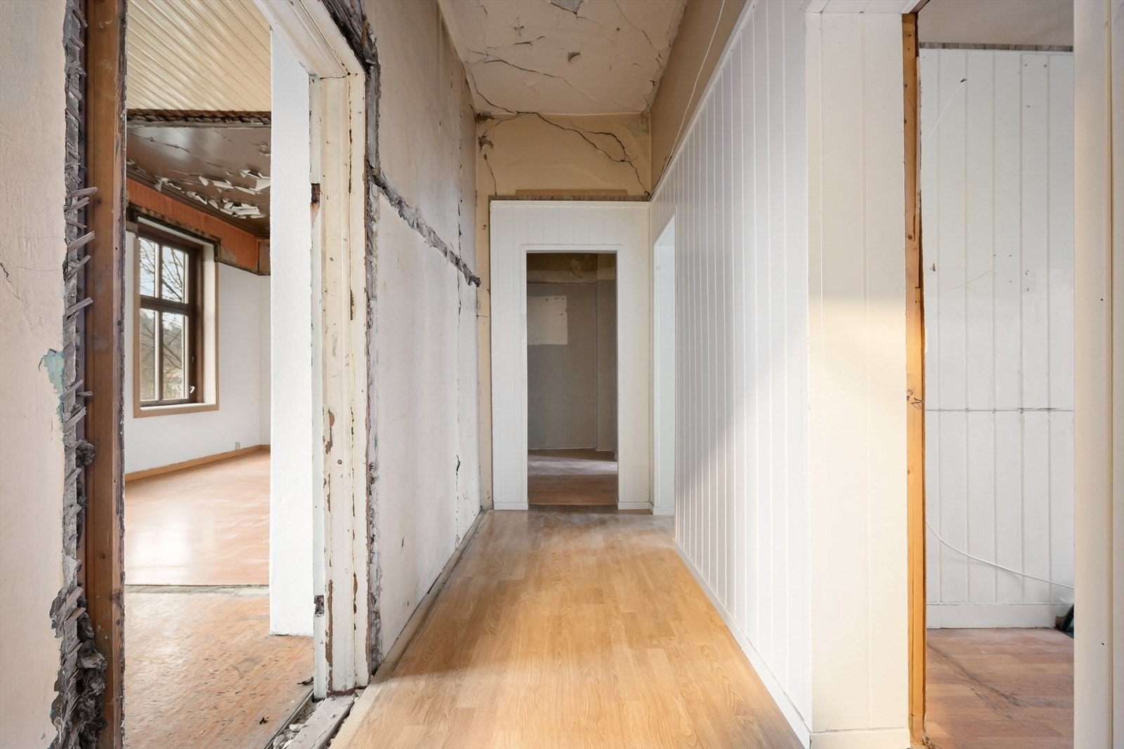 Det er nylig gjennomført brannsikringstiltak og oppgradering av fasade. Galleribilde