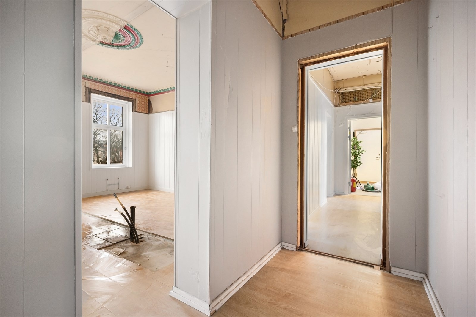 Leiligheten har en god planløsning med mulighet for romslige oppholdsrom, samt to gode soverom. Galleribilde