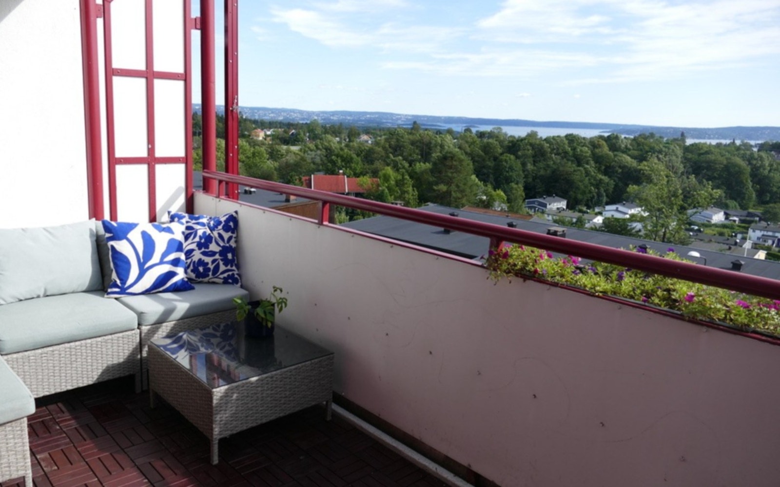 Selger sommerbilde fra terrassen Galleribilde