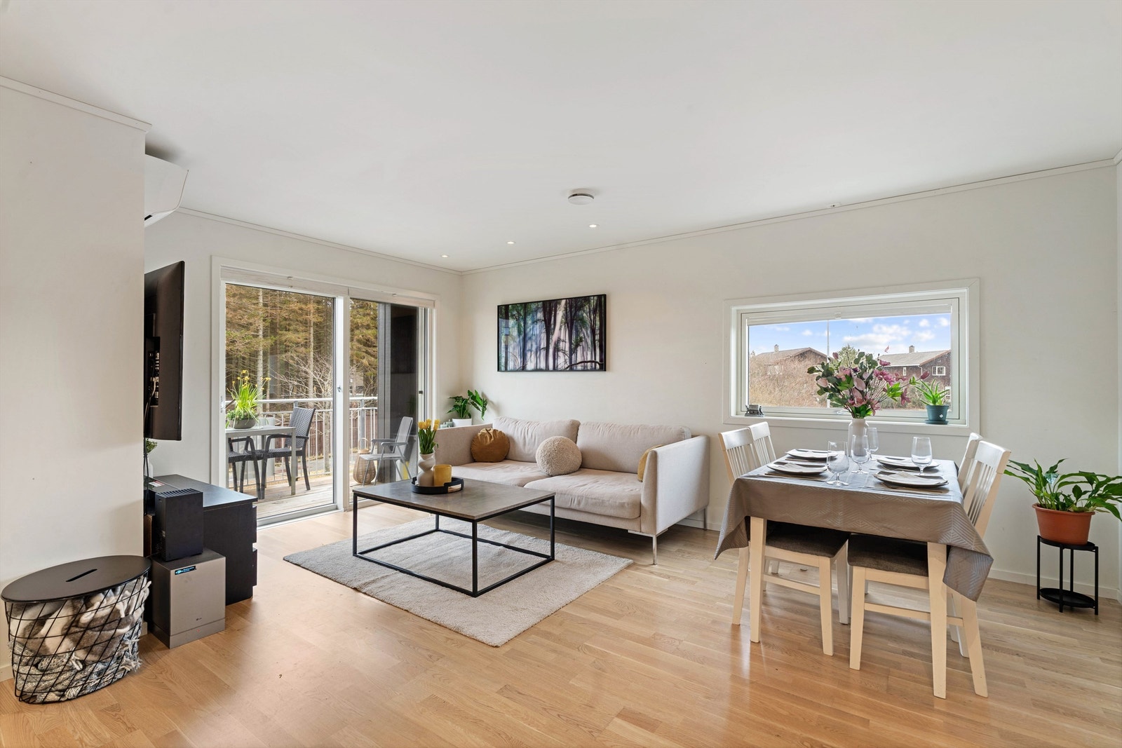 Velkommen til Mikkelsbærstien 14B, presenteres av Dardan Shabi v/Krogsveen Sandnes. Fotograf: Nordbø Foto Galleribilde