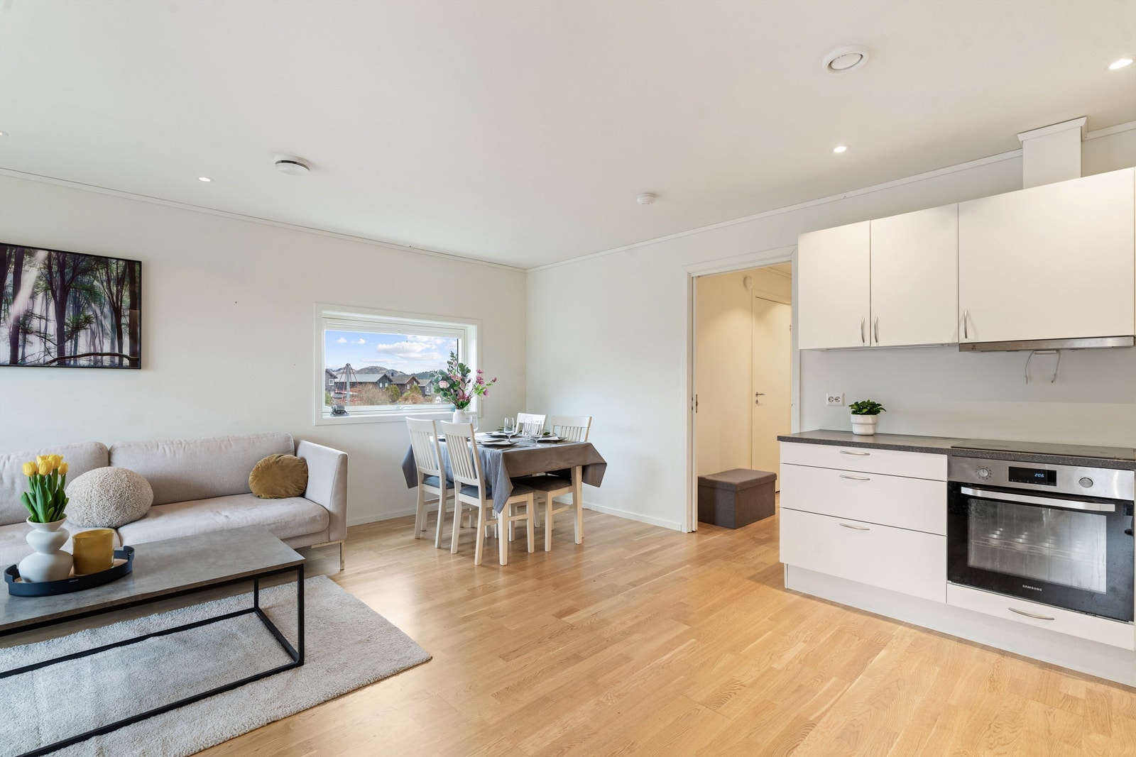 Gulvflater belagt med parkett. Galleribilde