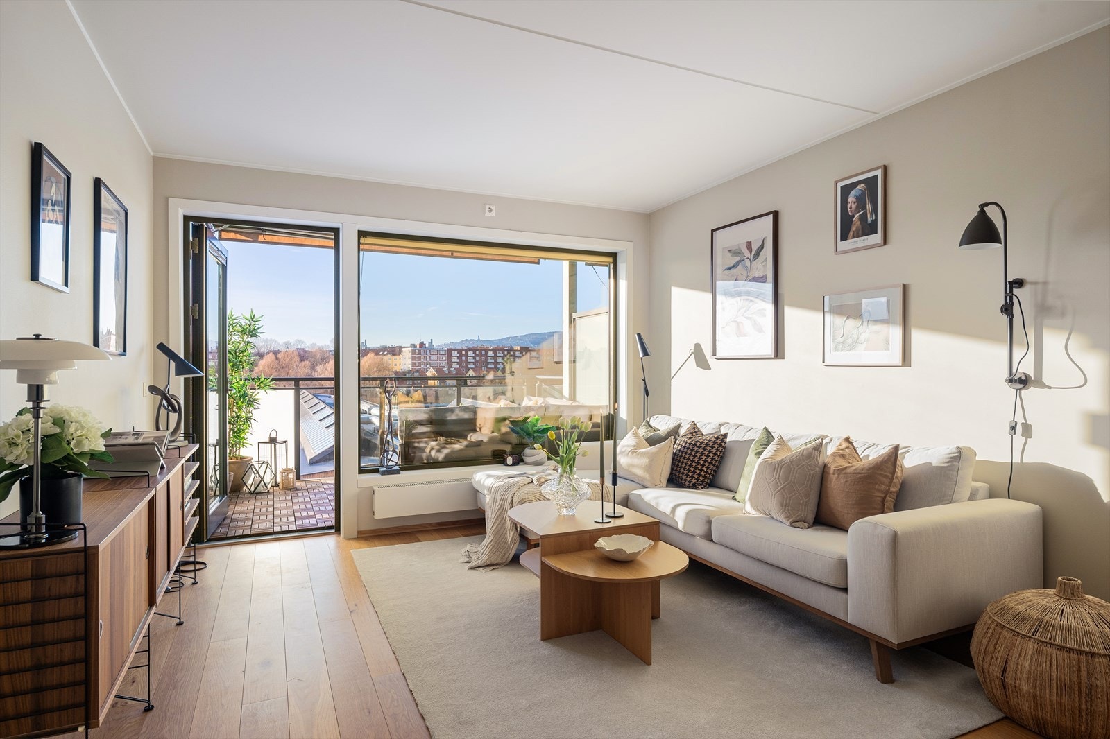 Vidar Krogsæter v/DNB Eiendom ønsker velkommen til en sjelden mulighet i ettertraktede Torshov Torg! Galleribilde