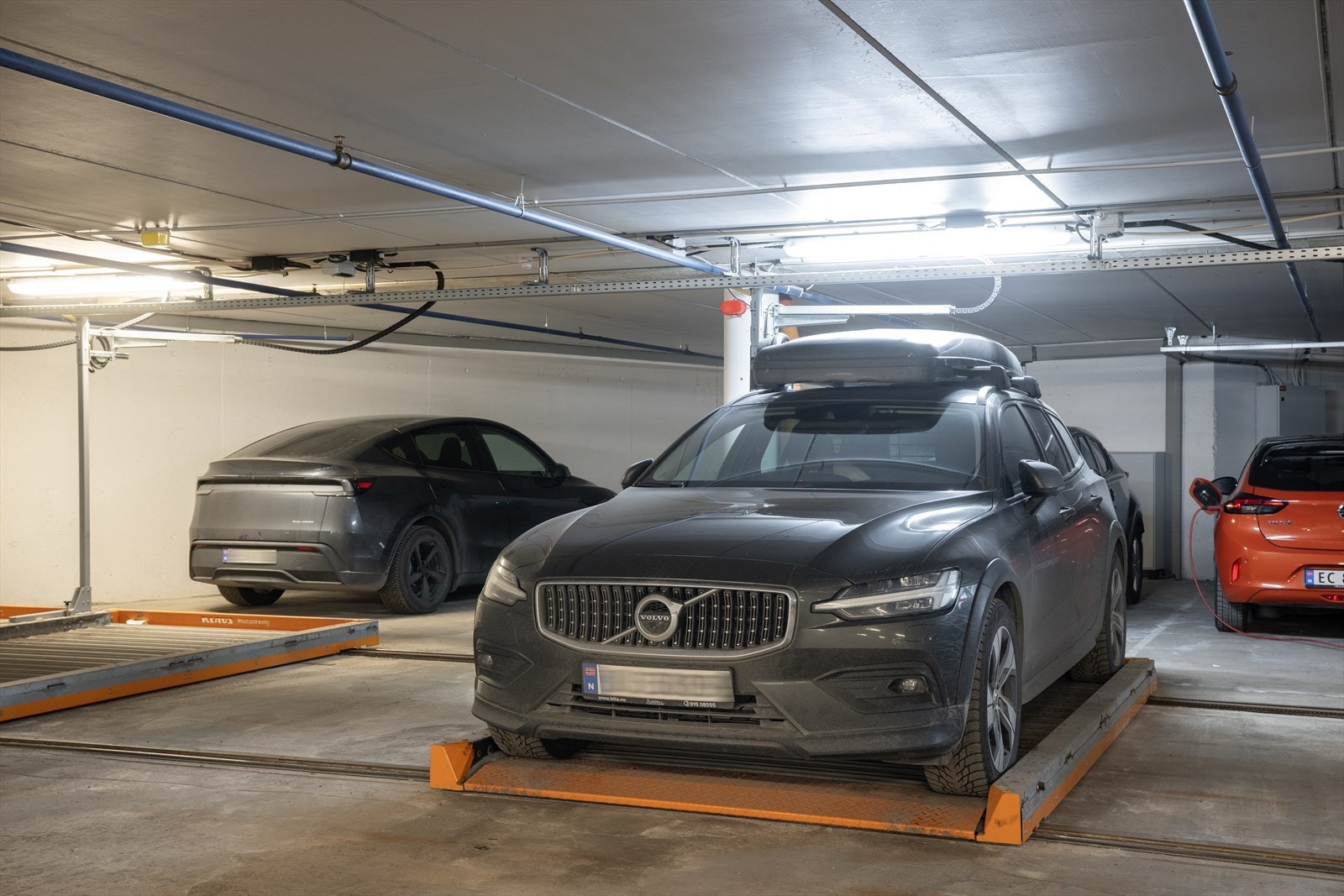 Kjøper av boligen vil ha fortrinnsrett på å kjøpe garasjeplass (flåte) med lader for elbil i byggets felles garasjeanlegg til en fastpris på kr. 400.000,- Galleribilde