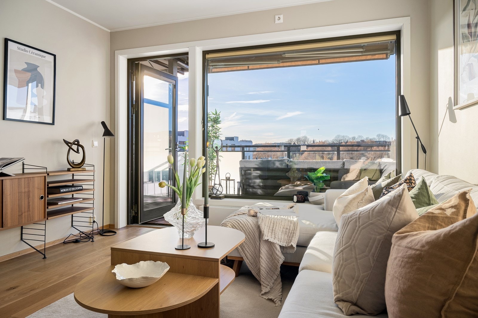 Her bor man helt usjenert uten innsyn, samtidig som man kan nyte den nydelige utsikten Galleribilde