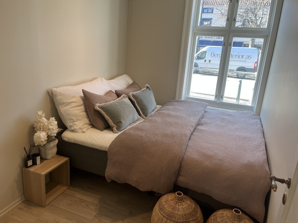 Soverommet er innredet med 160 cm bred seng. Galleribilde
