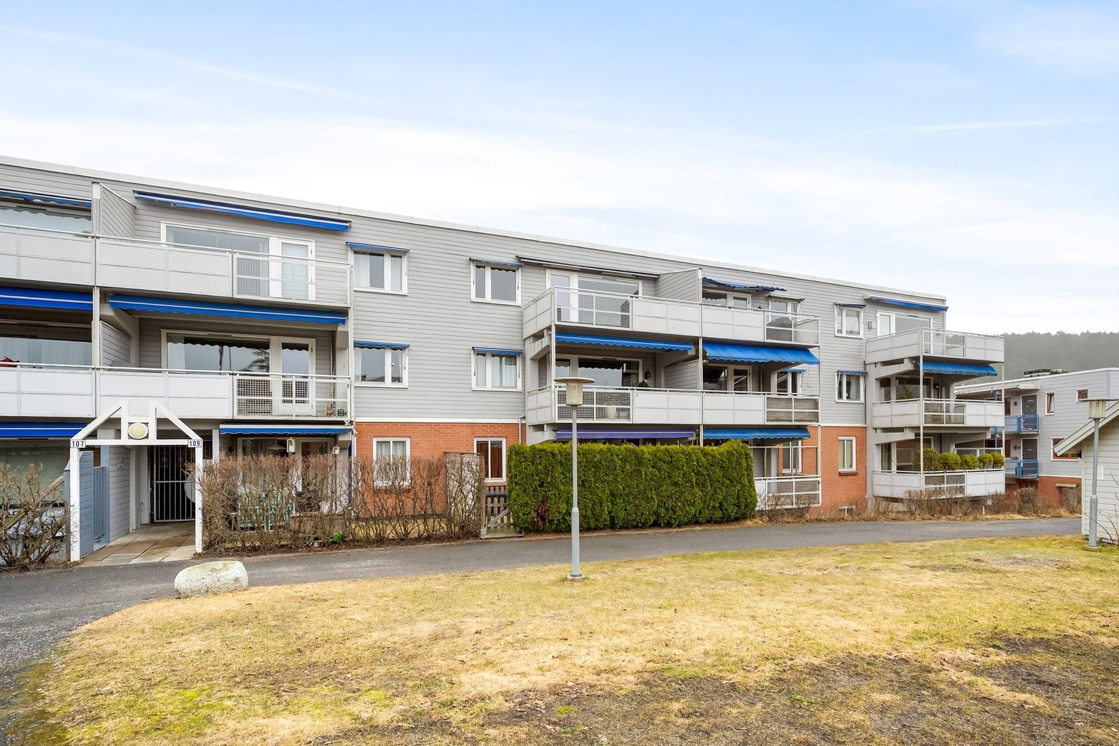 Leiligheten ligger tilbaketrukket til med Østmarka som nærmeste nabo. Galleribilde