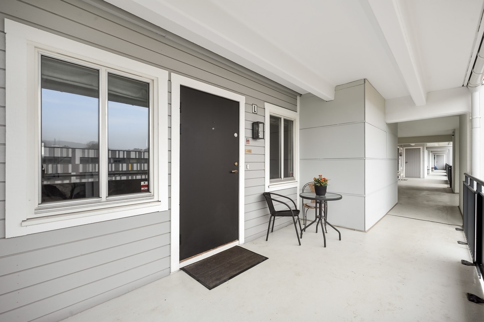 Leiligheten ligger i 3. etasje med adkomst via svalgang. Galleribilde