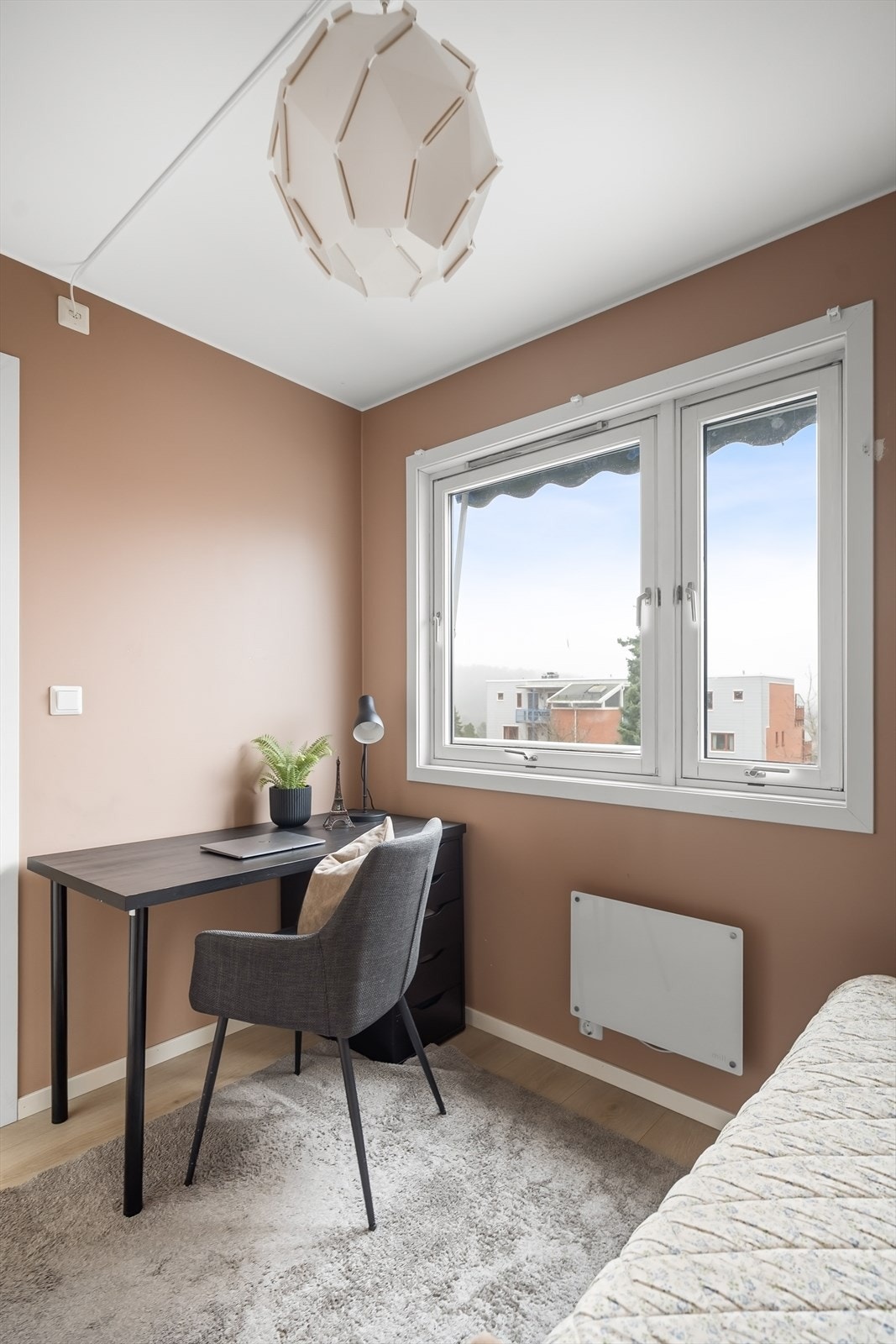 Rommet kan enkelt innredes etter behov, enten som soverom, gjesterom eller kontor. Galleribilde