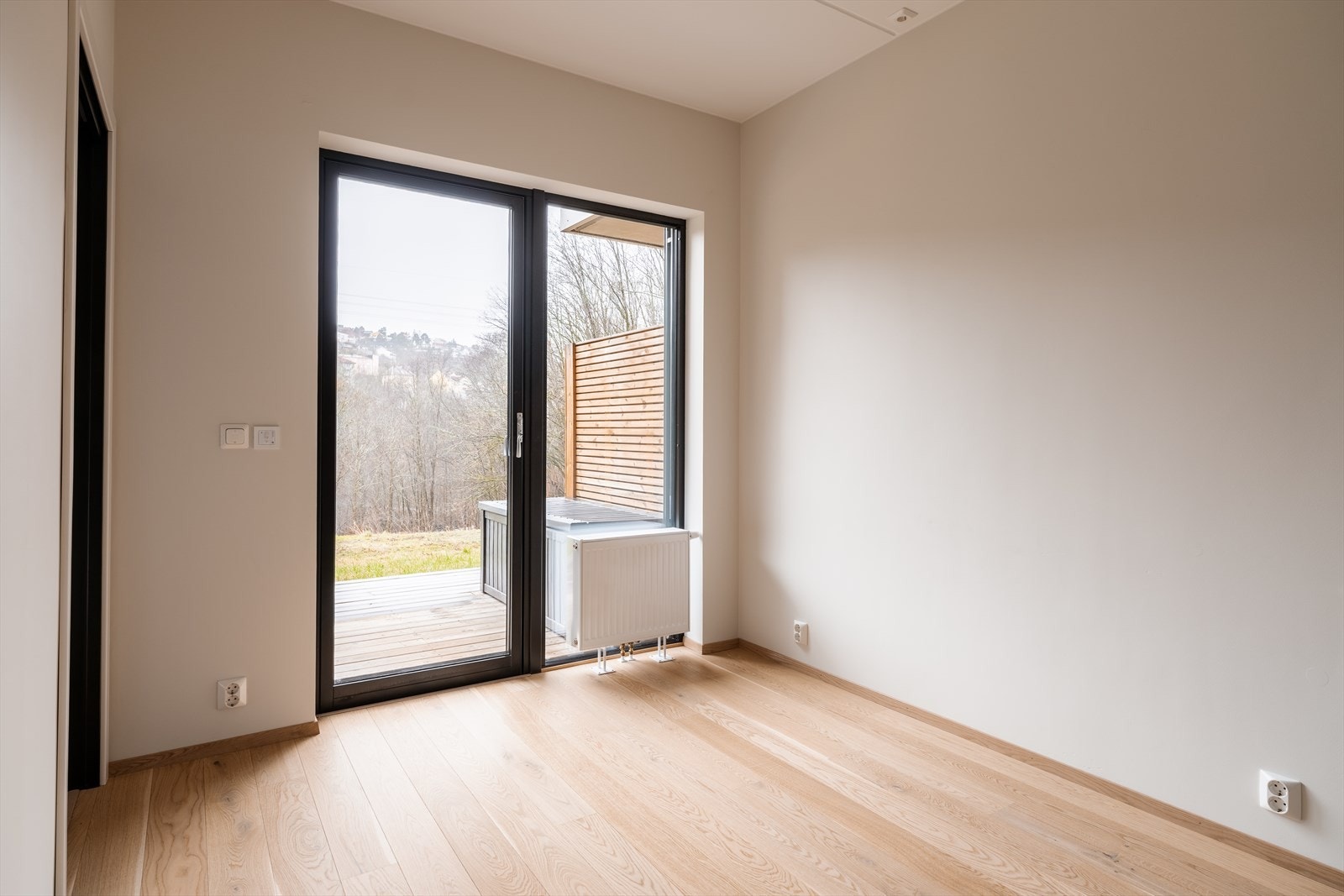 Her får du en innbydende og stilren 2-roms i et nyere bygg fra 2023 Galleribilde