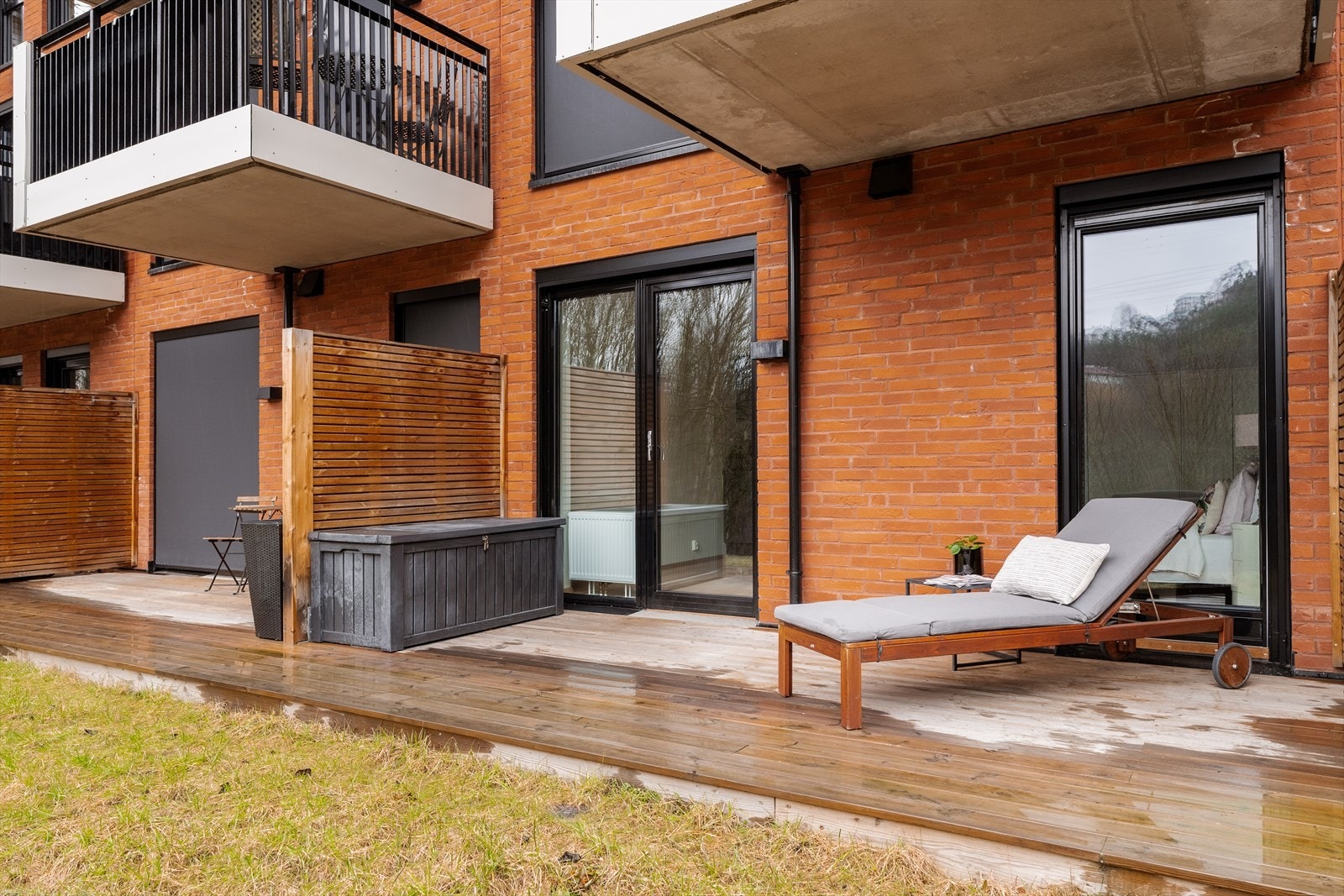 De fineste dagene kan nytes på din egen terrasse på hele 13 m² Galleribilde