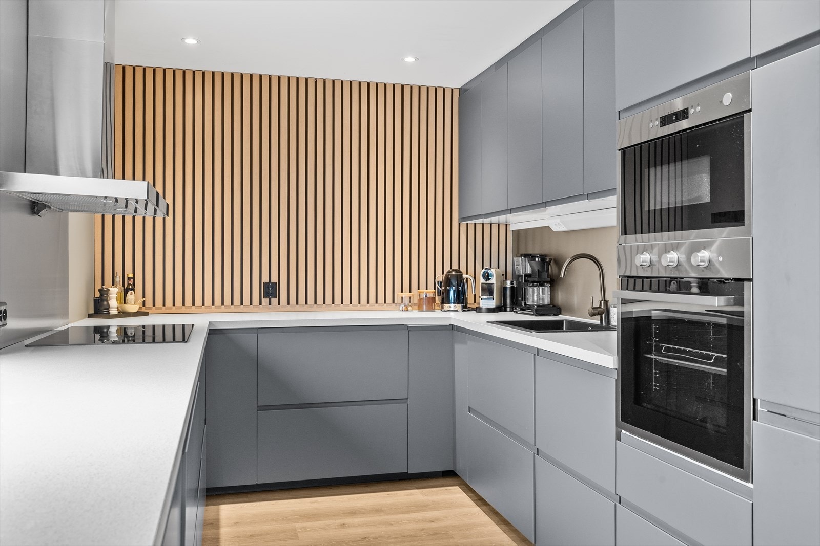 Det er godt med benkeplass, så her ligger alt til rette for å kunne kokkelere. Galleribilde