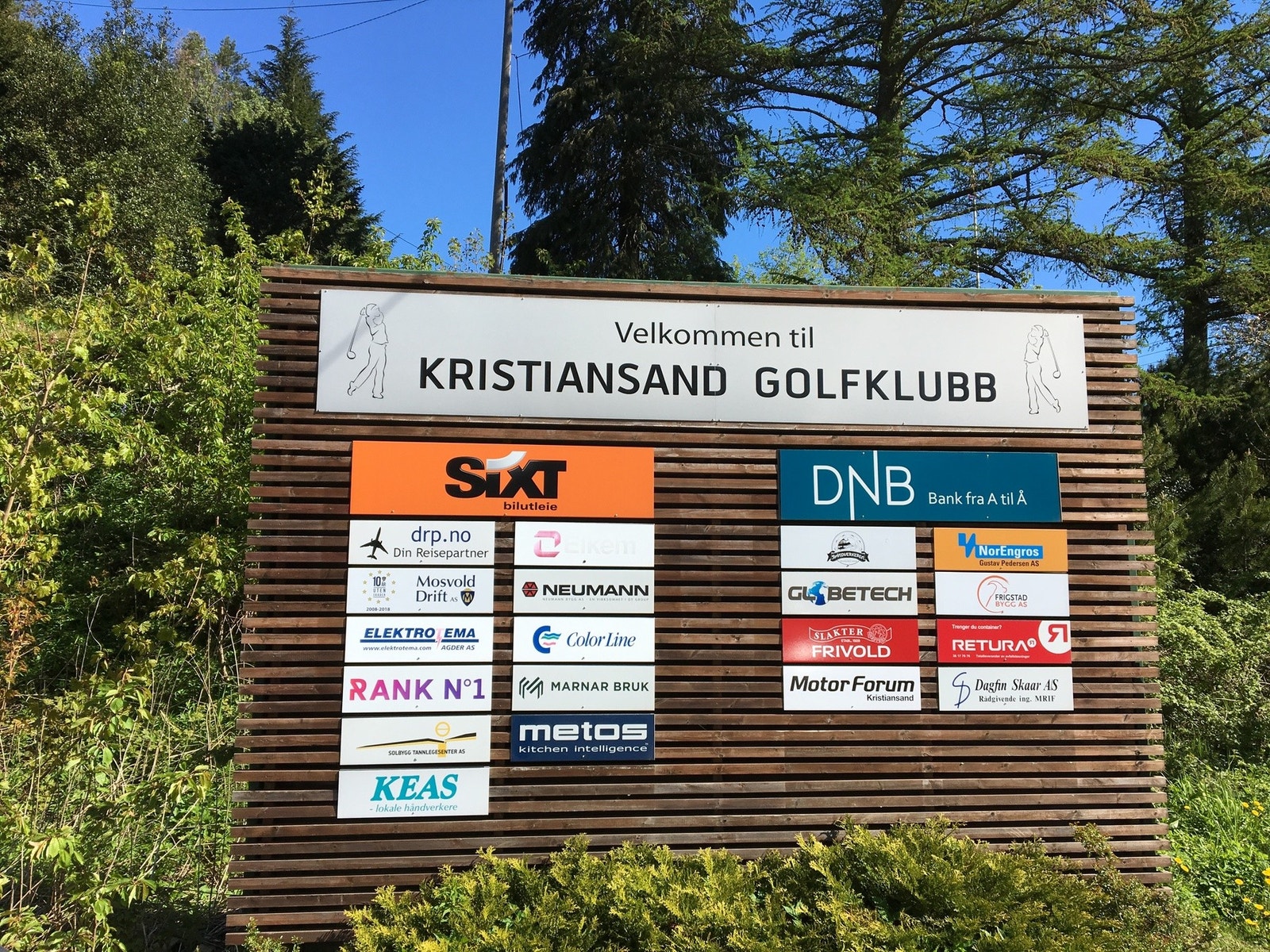 På fastland er det en kort kjøretur til Kristiansand Golfklubb med 9 hulls bane Galleribilde