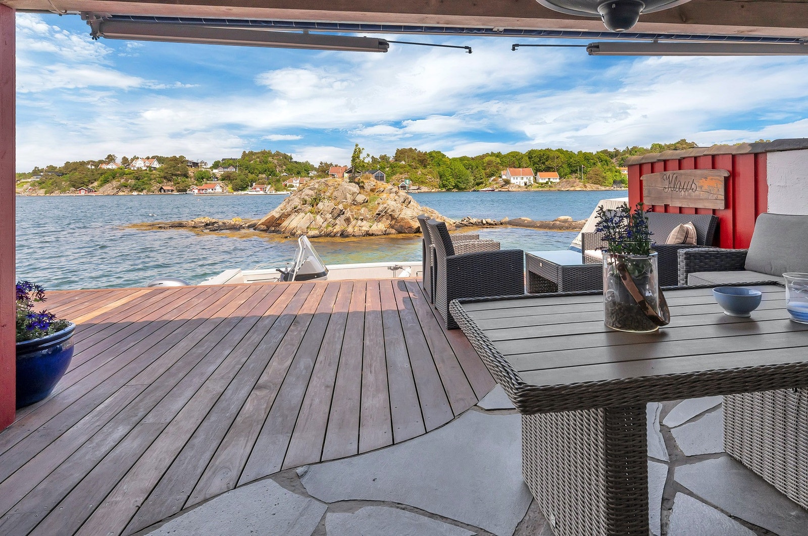 Fra den overbygde plattingen ved bryggen Galleribilde