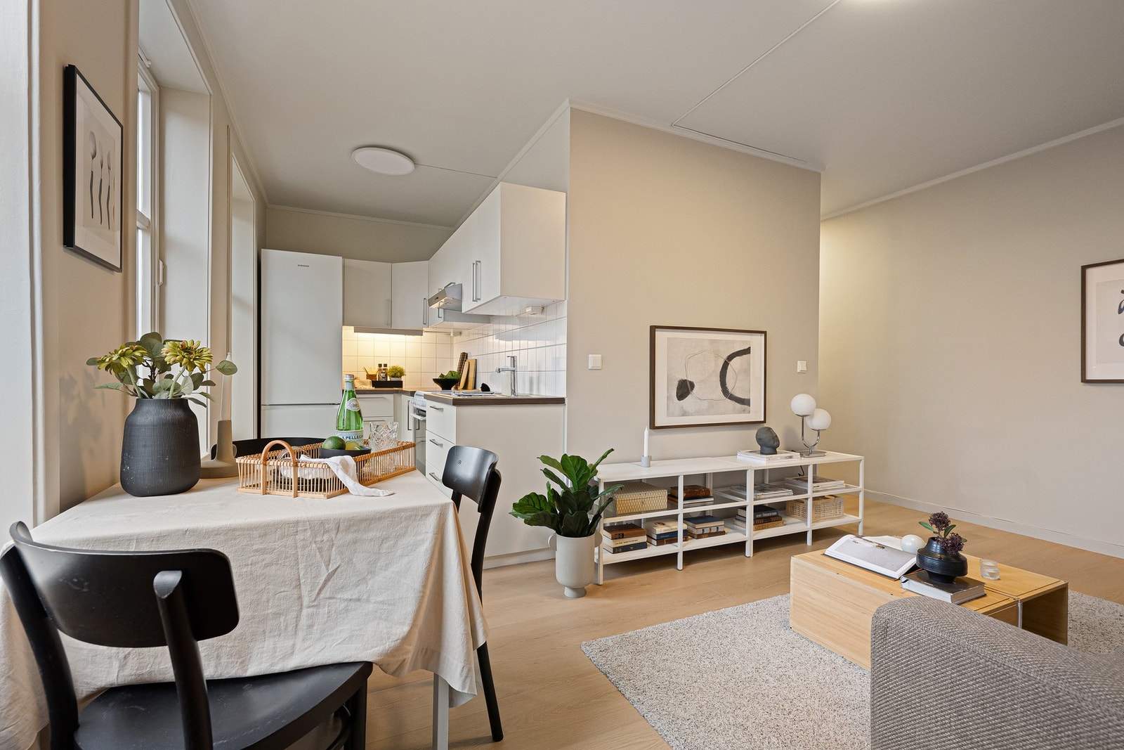 Leiligheten er oppgradert med nye gulv og nymalte overflater i 2026 Galleribilde