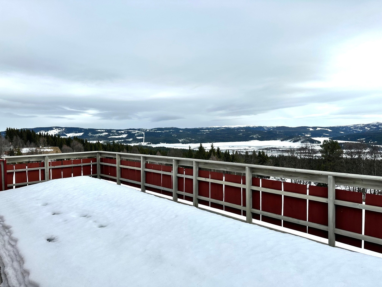 Fra terrassen er det en fantastisk utsikt og gode solforhold! Galleribilde
