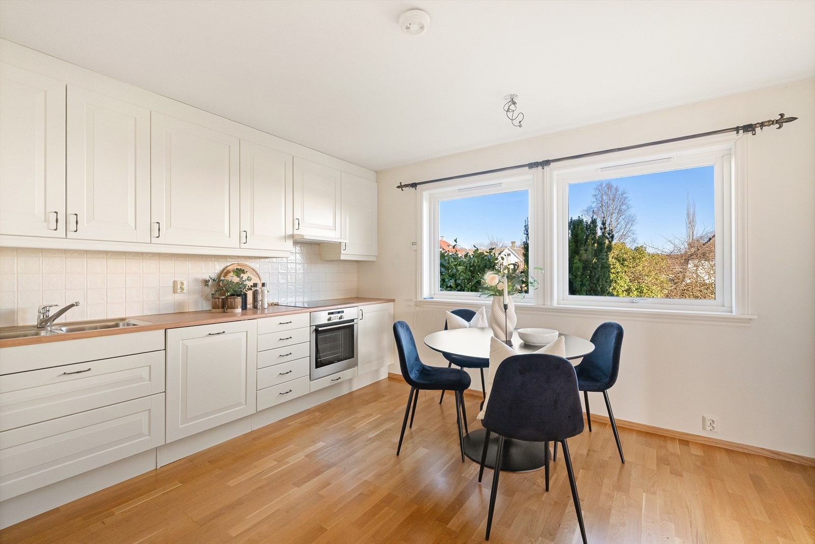 Stort, lekkert og praktisk kjøkken Galleribilde