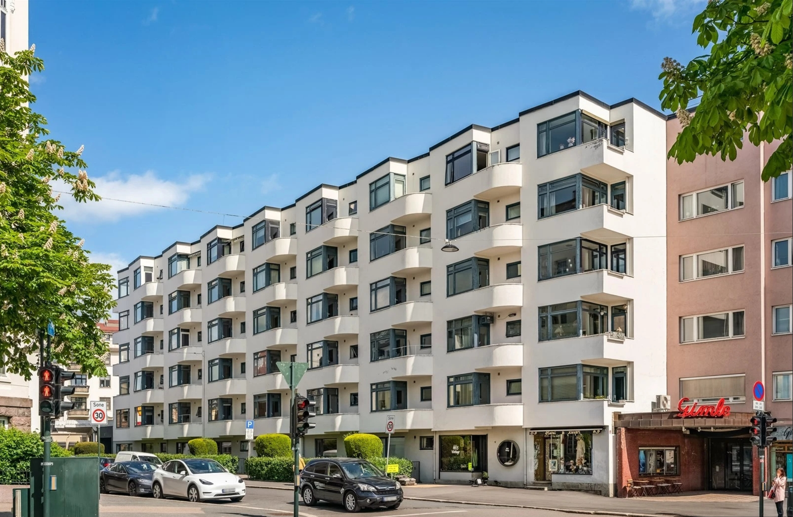 Leiligheten ligger i et meget populært og sentralt boligområdet i hjerte av Frogner. Galleribilde