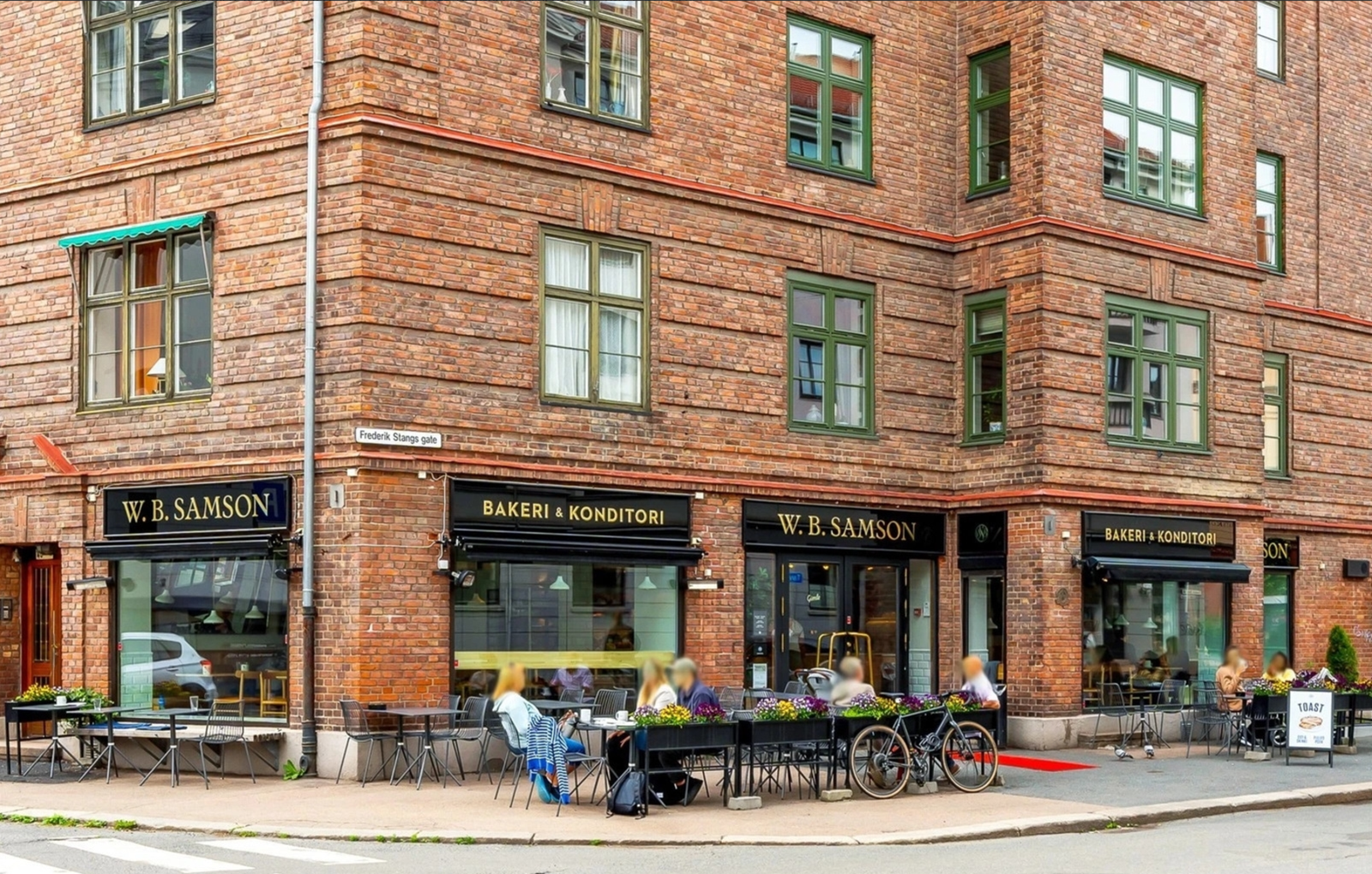 Nærområde byr på et rikt utvalg av kafeer, spisesteder og kollektivtransport. Galleribilde