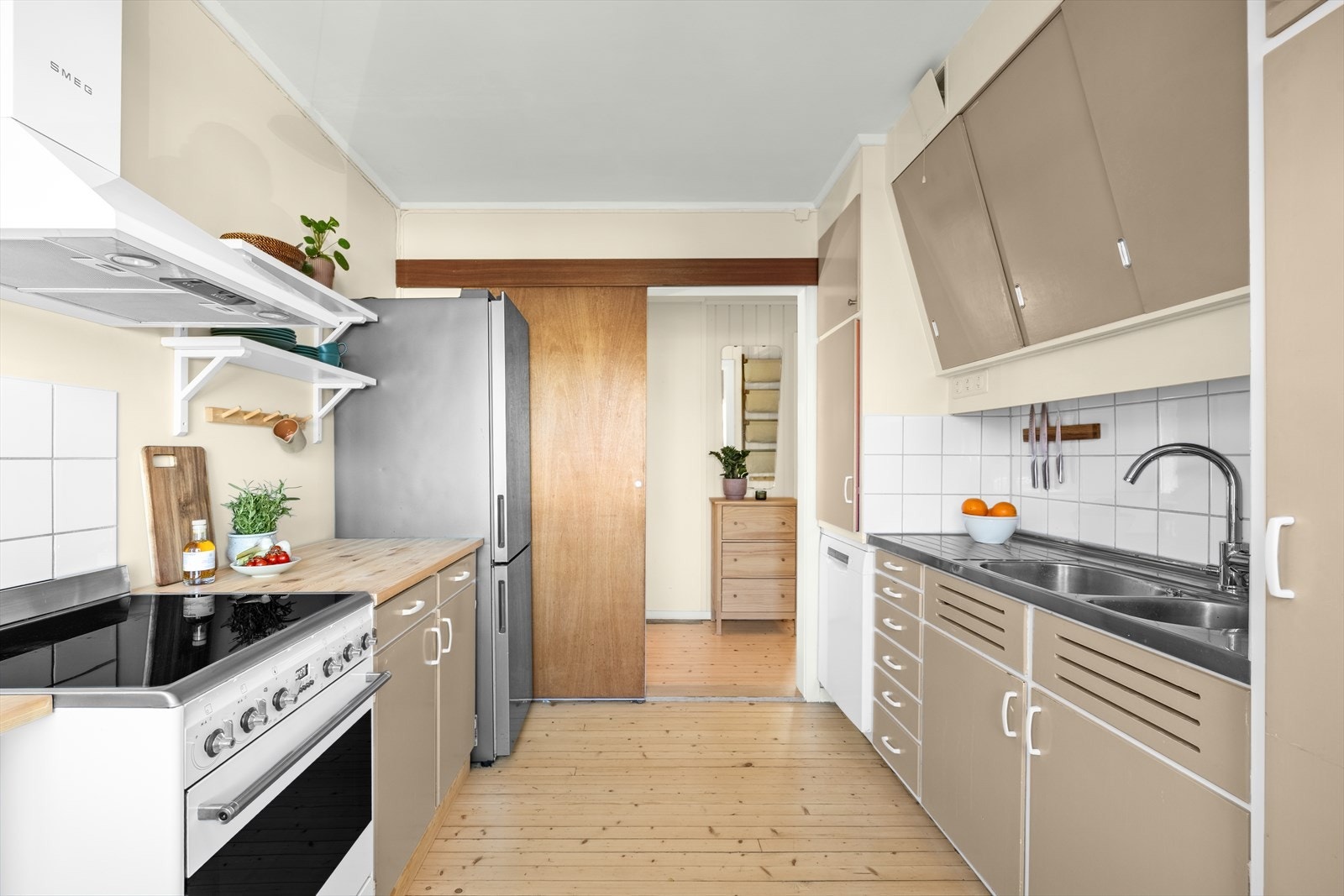 Nye vanntilkoblinger og blandebatteri ble installert i 2024. Automatisk lekkasjestopper i kjøkken. Galleribilde