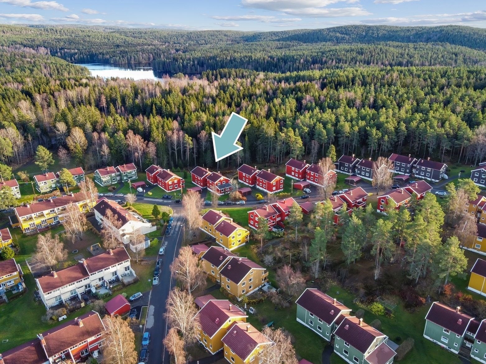 Nøklevann og Bråten badeplass ca 5 minutters gangavstand fra leiligheten. Galleribilde