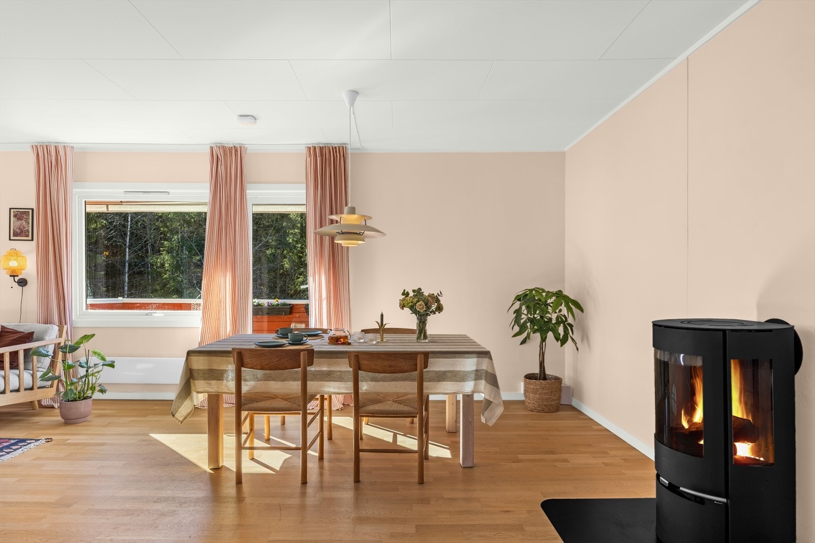 Oppholdsrommet oppleves som boligens sosiale samlingspunkt. Galleribilde