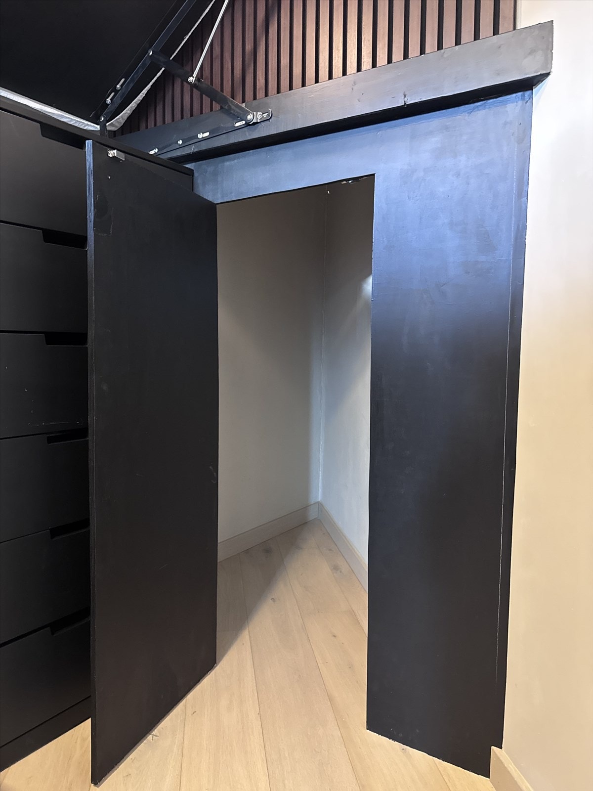 Ekstra lagringsplass under hems og ved inngangsparti. Galleribilde