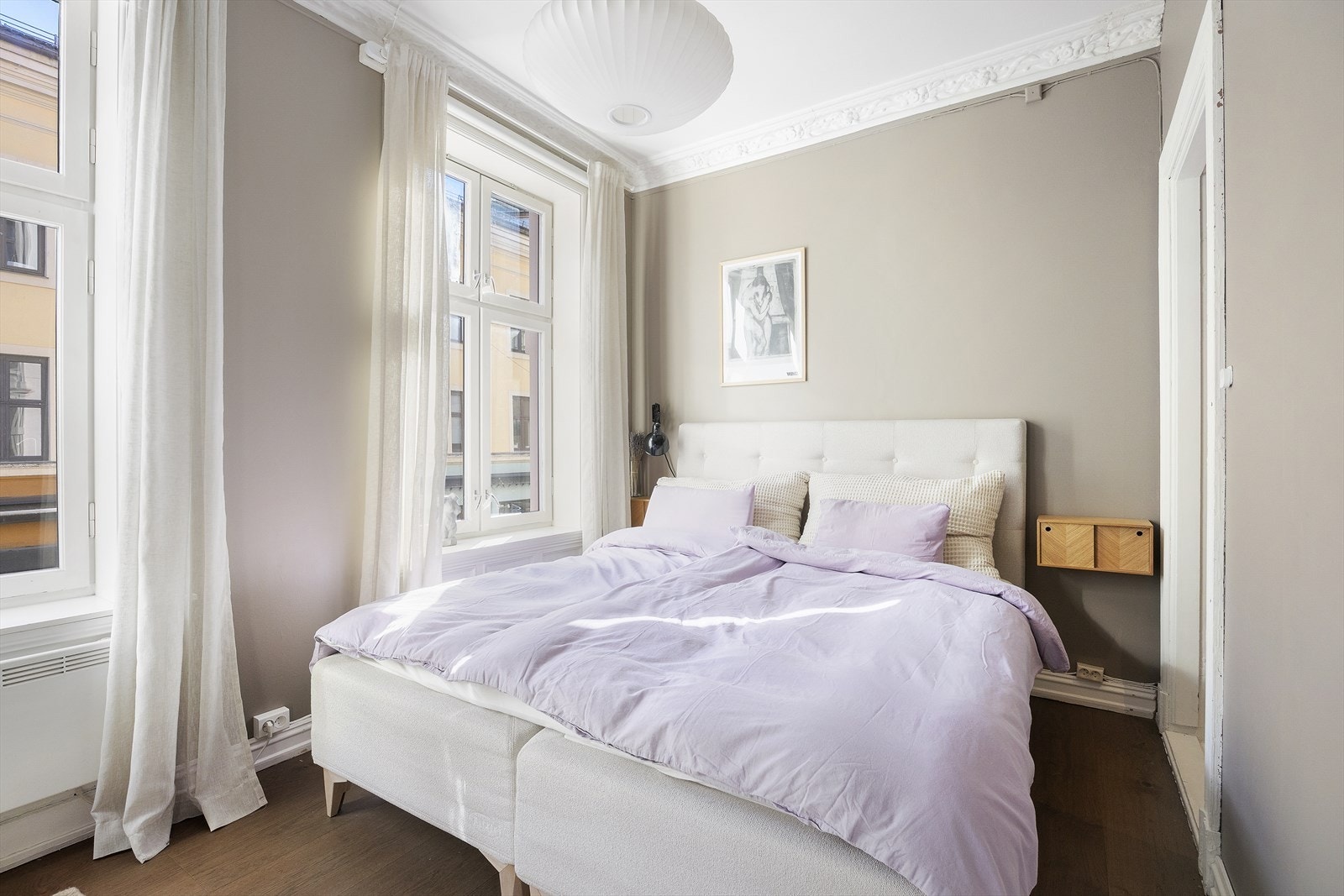 Soverom med klassiske detaljer og lun beliggenhet Galleribilde