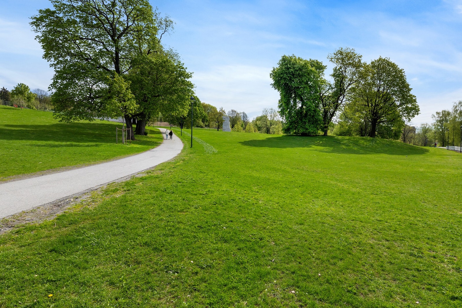 Kombinasjon av moderne byliv ved Barcode og Tøyen, med fredelige grønne omgivelser i Botanisk hage. Galleribilde