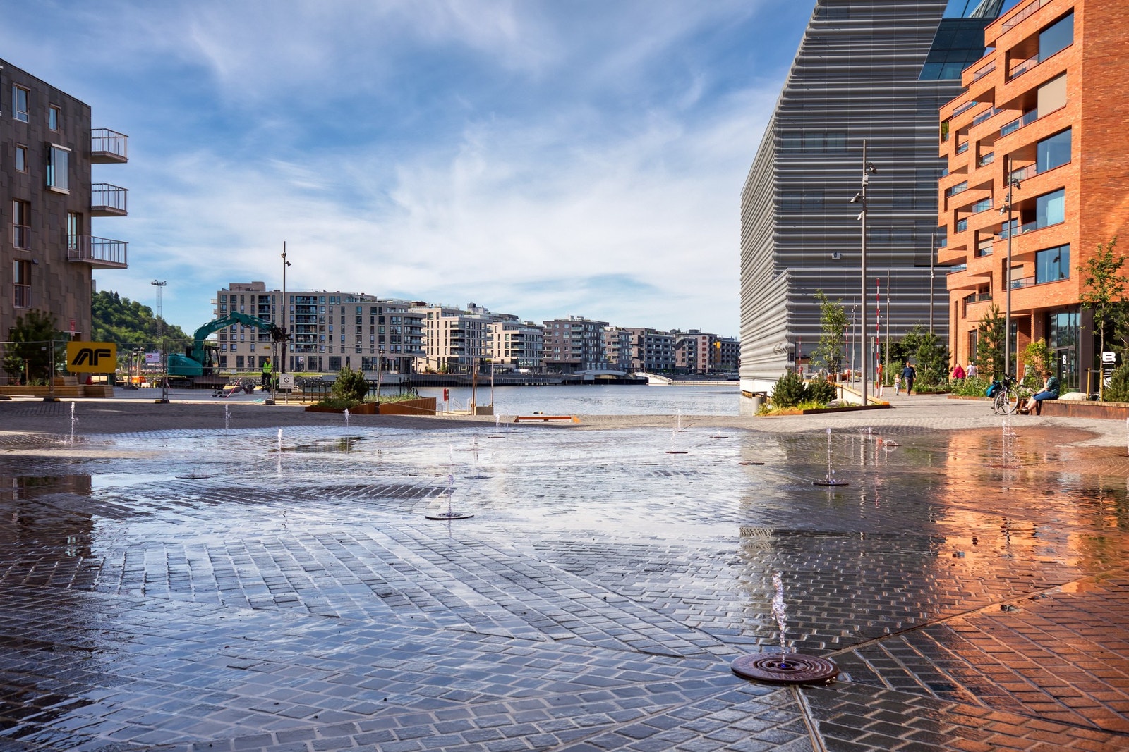 Kort vei til Barcode og Tøyen med kaféer, restauranter og butikker - byens puls rett utenfor døren. Galleribilde