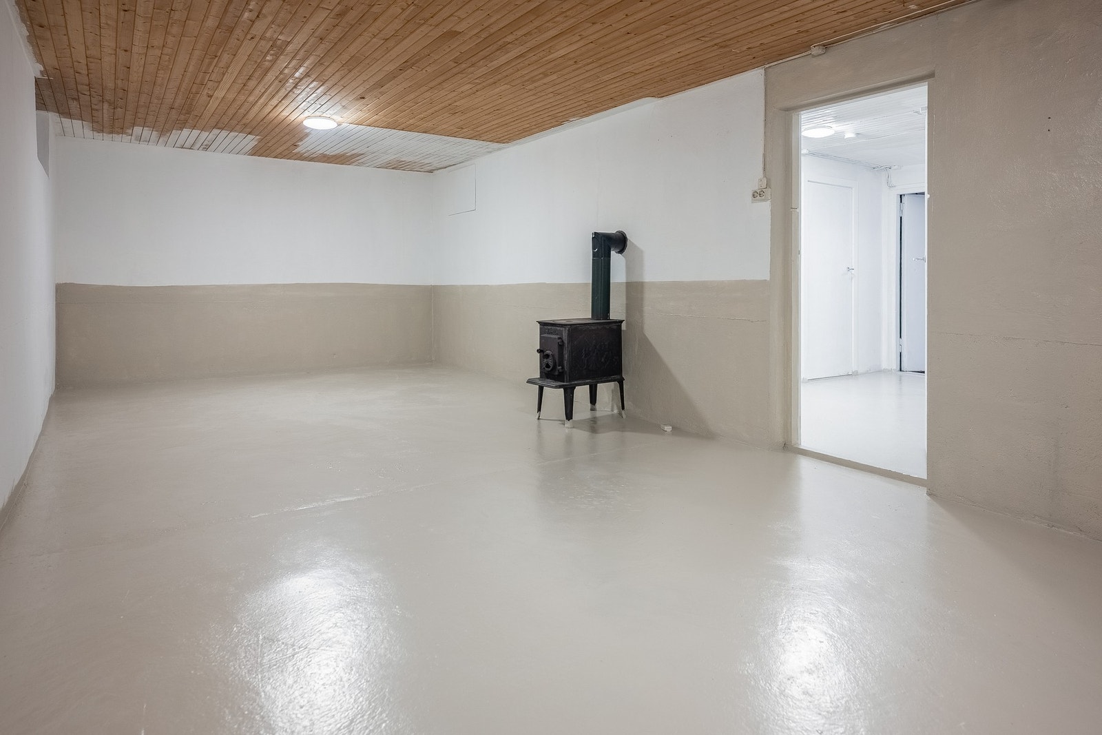 Kjeller med flere boder og gode oppbevaringsmuligheter. Galleribilde