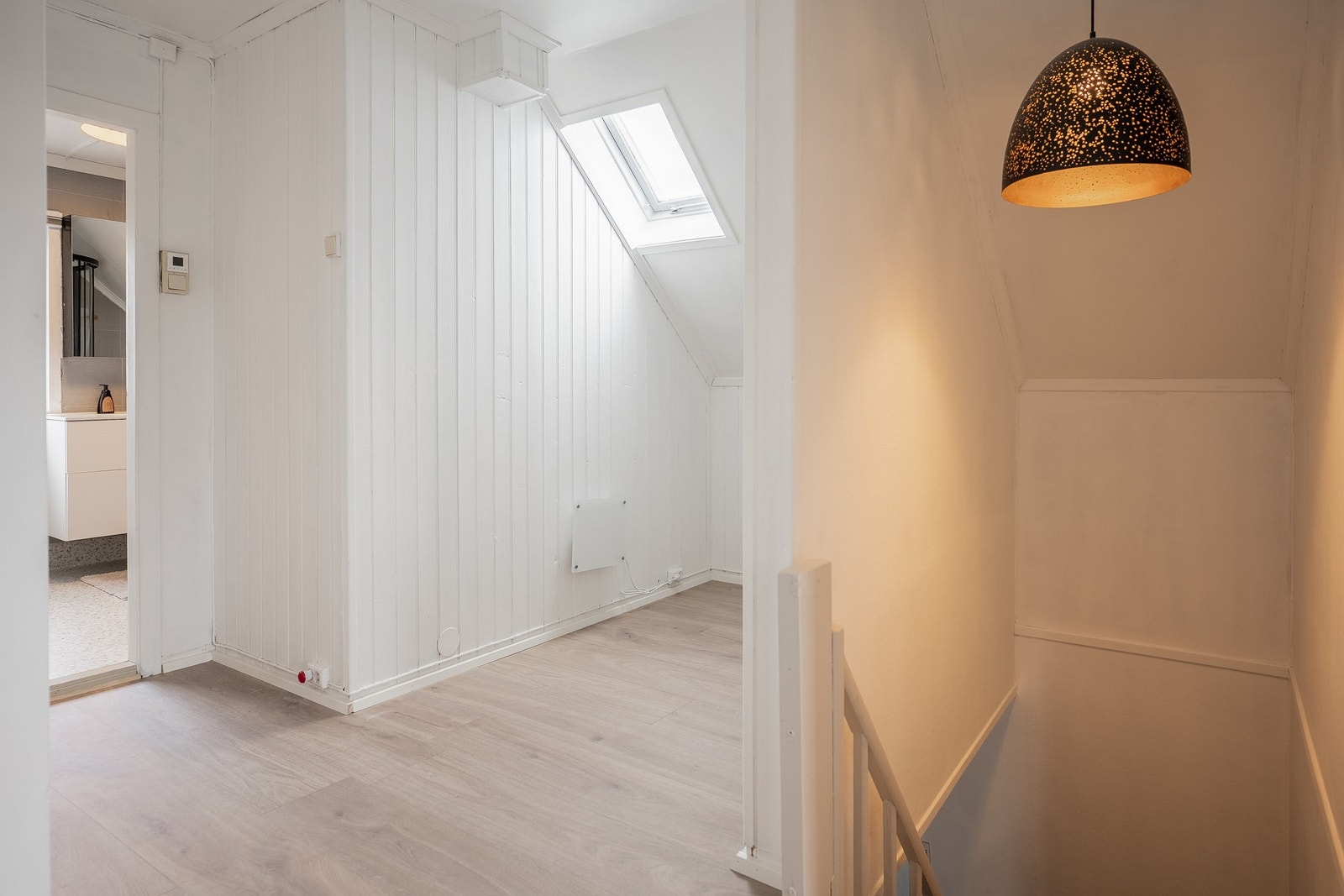 Nytt laminatgulv i gang i 2. etasje. Galleribilde