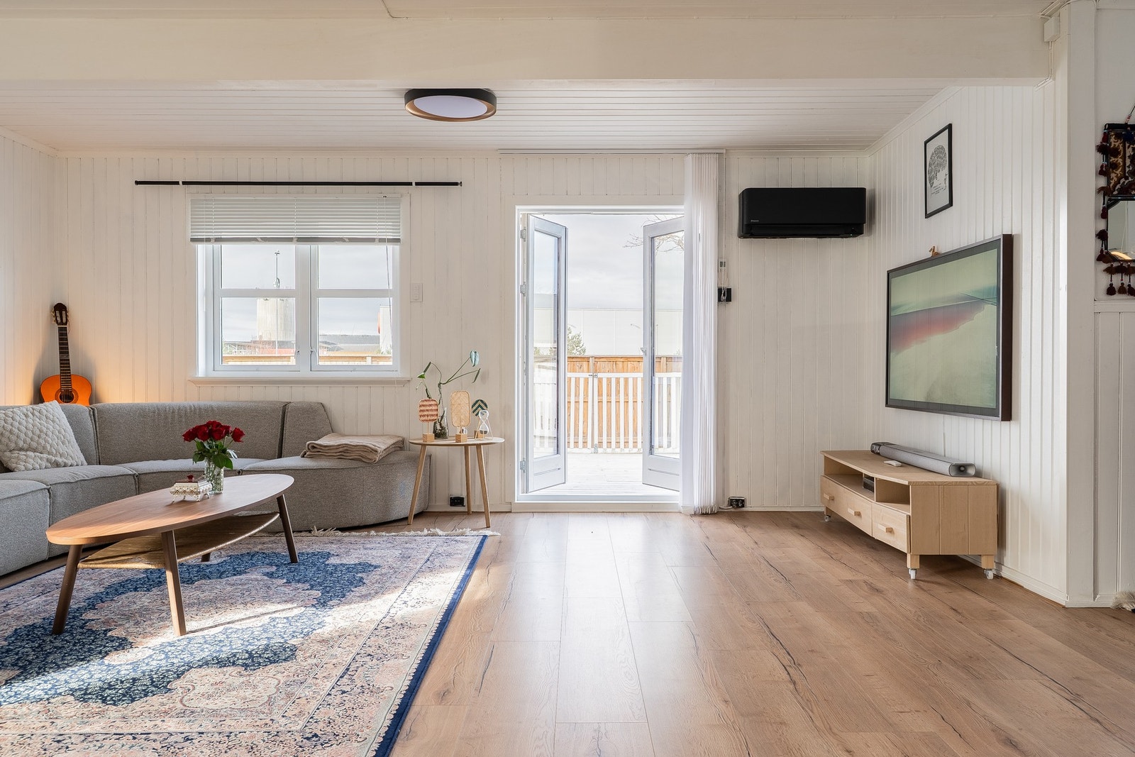 Utgang til vestvendt terrasse med fine solforhold. Galleribilde