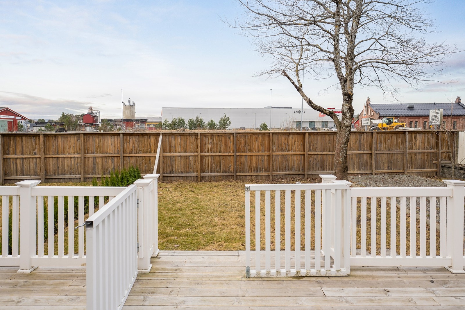 Boligen ligger i et etablert område med kort vei til det meste. Galleribilde