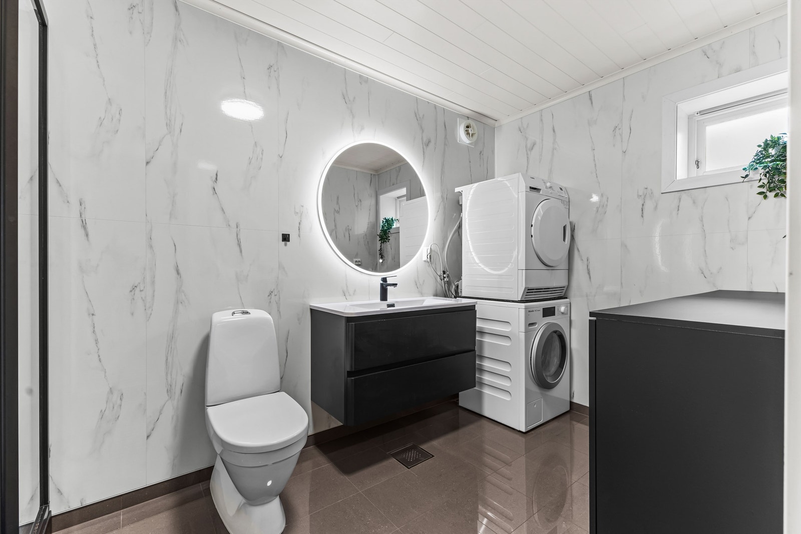 Bad/vaskerom 1. etasje Galleribilde