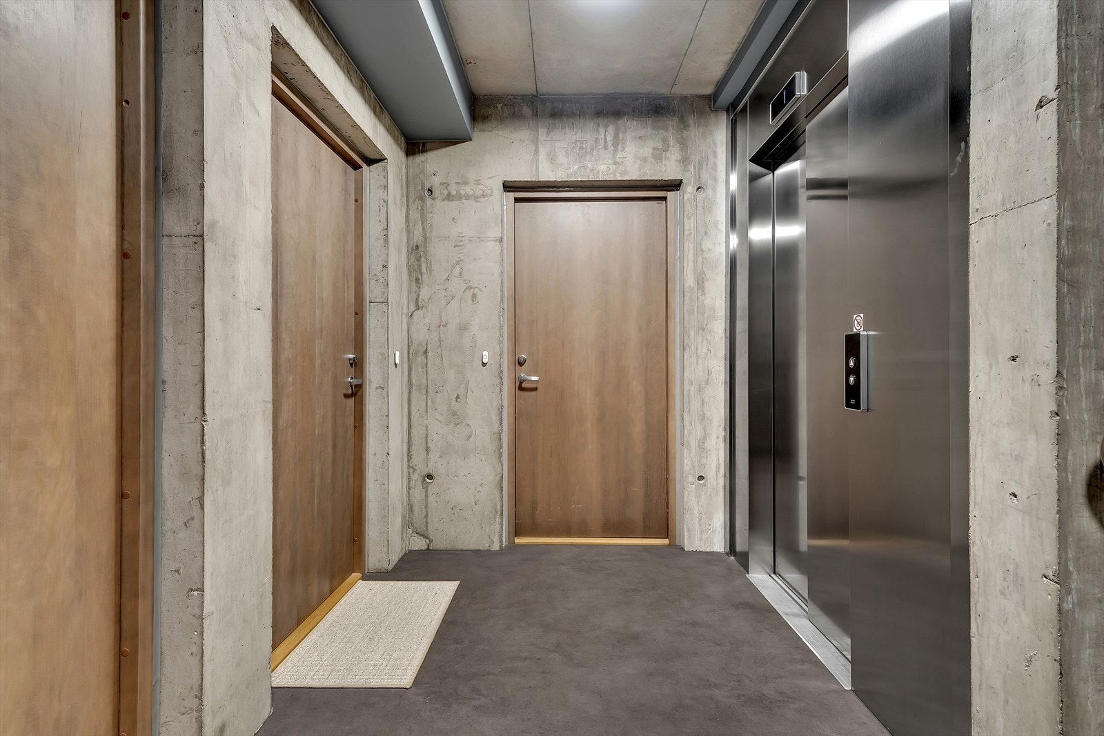 Enkel og tørrskodd adkomst med heis fra garasjeplan. Galleribilde
