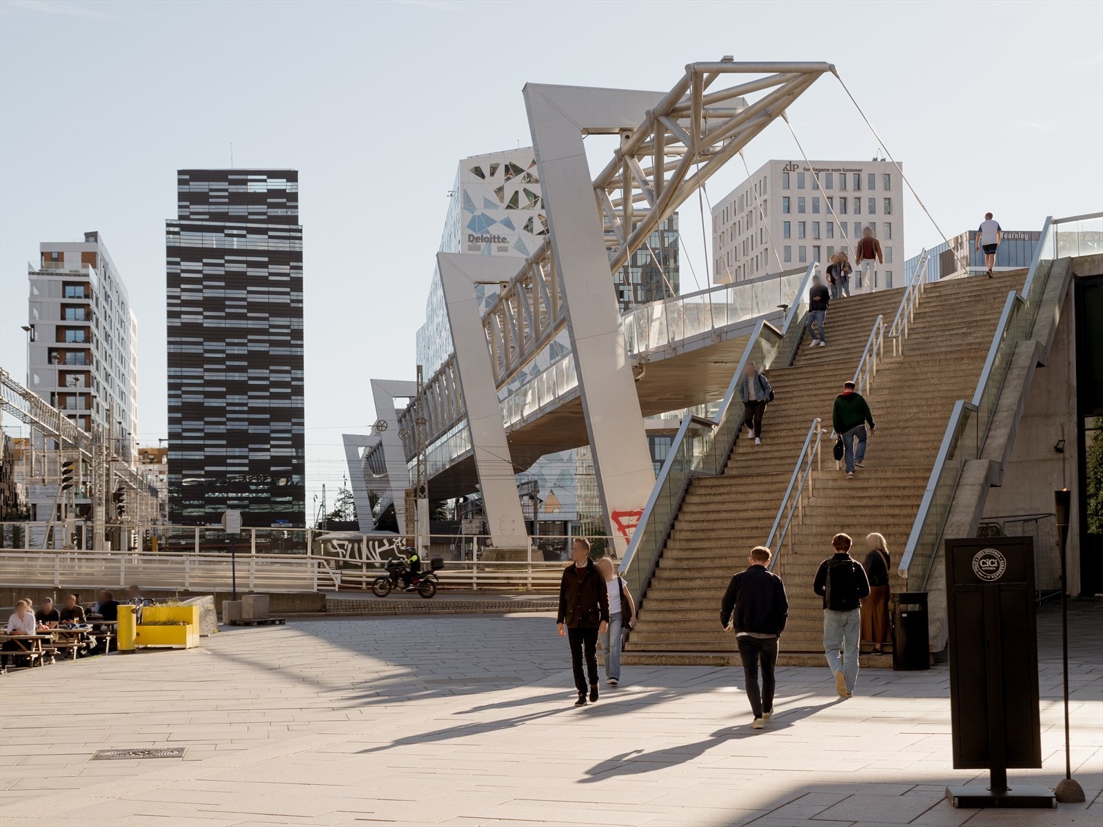 Oslos nyeste bydeler Bjørvika og Barcode ligger en kort gå eller sykkeltur unna. Galleribilde