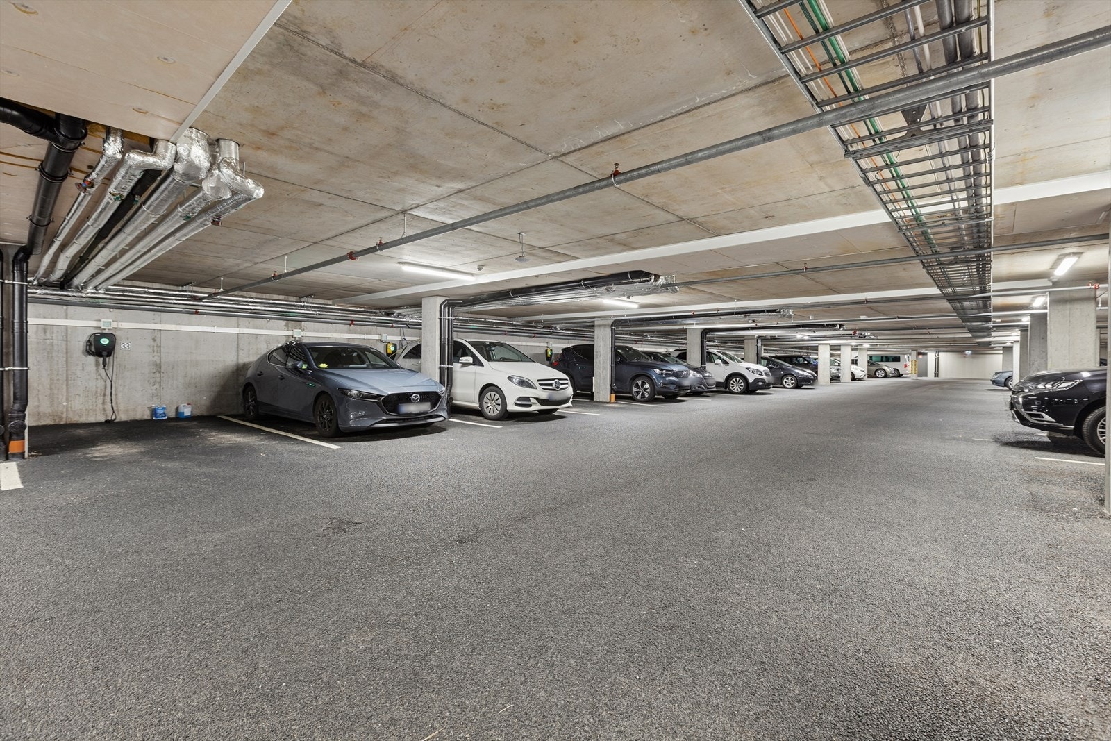 Parkering i lukket garasjeanlegg. Galleribilde