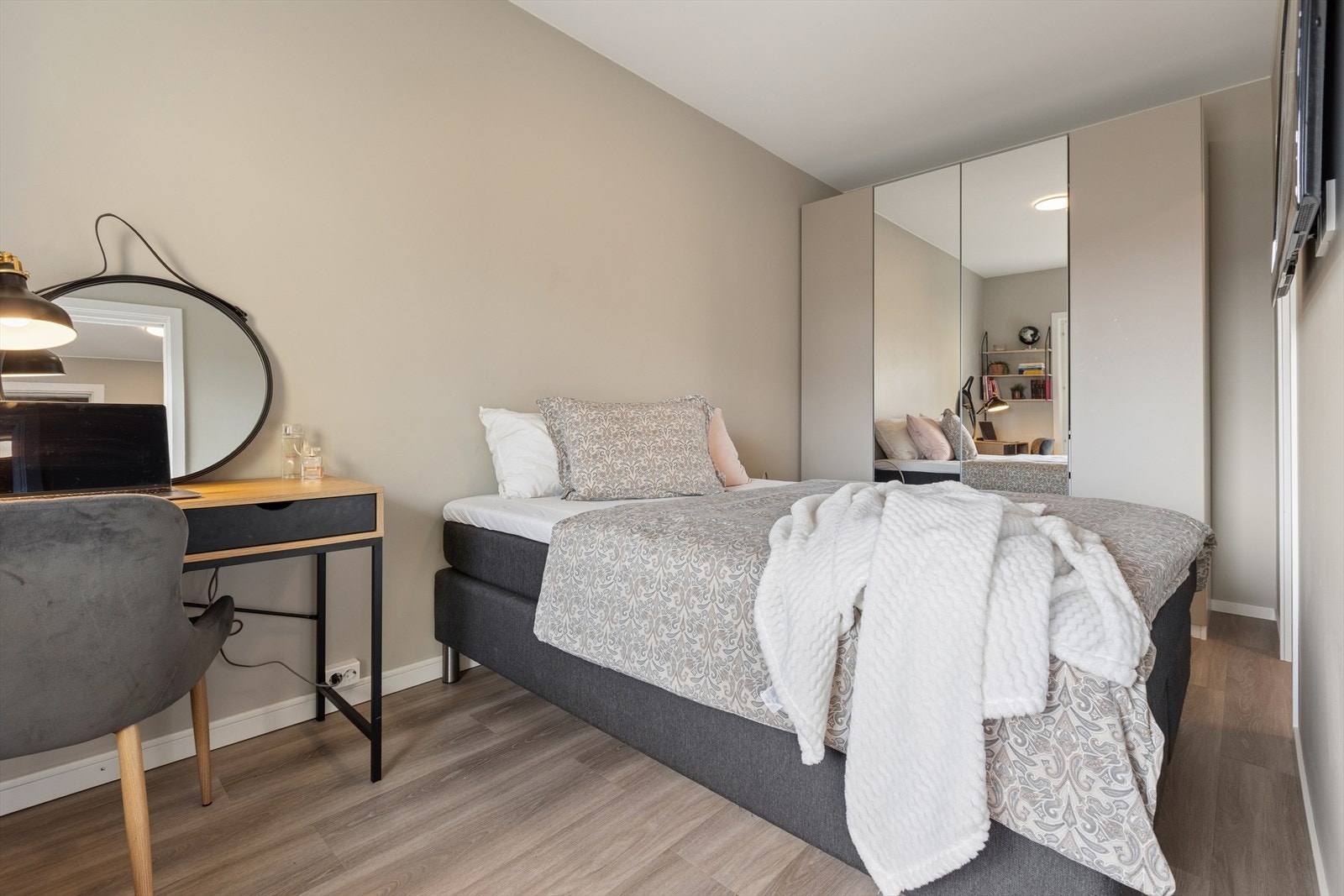 Hoved-soverom. Galleribilde