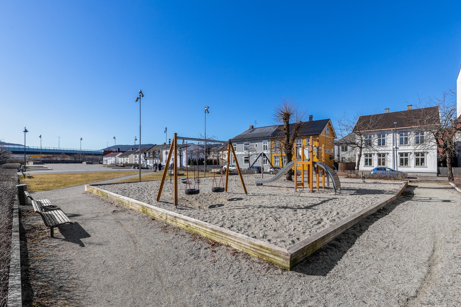 Lekeplass i den inntilliggende Fayeparken Galleribilde