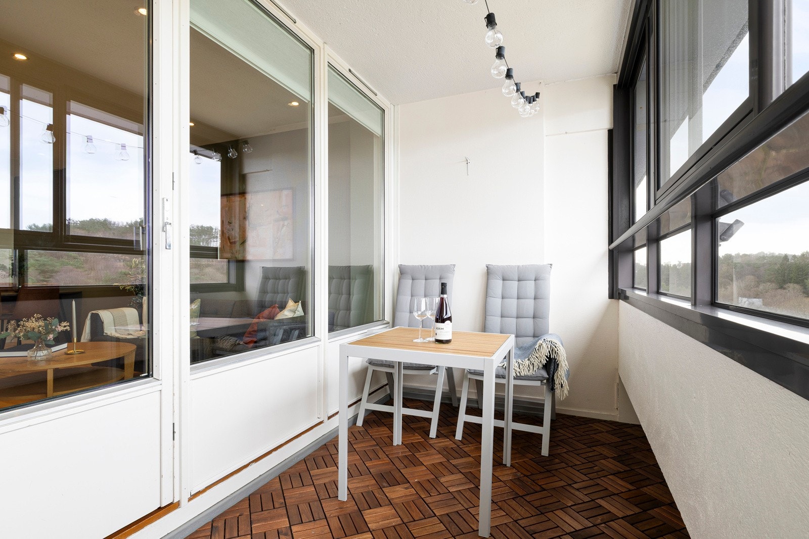 Fra stue har man utgang til balkong, som fungerer som en forlengelse av rommet. Galleribilde