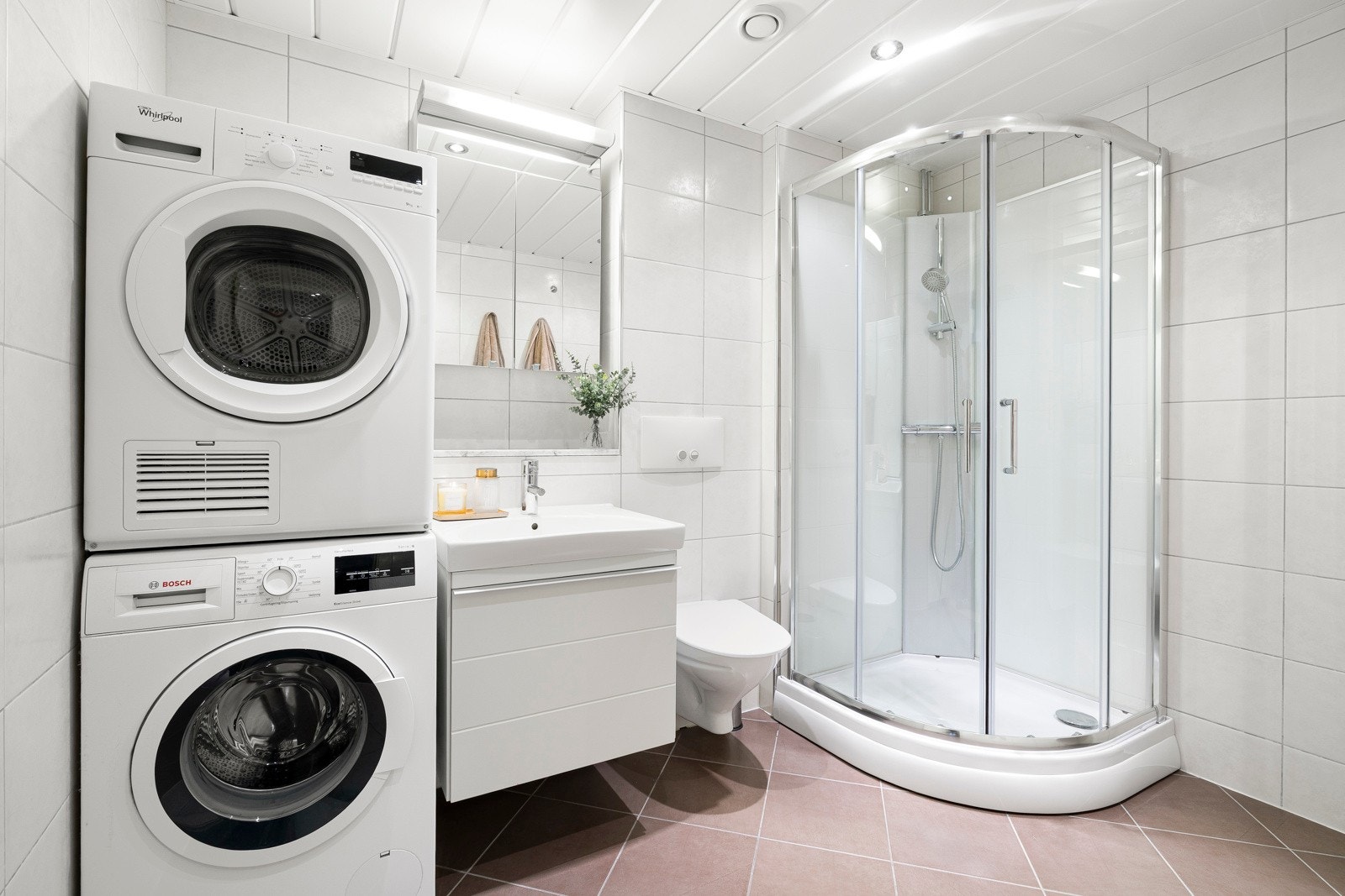 Bad måles til 5,5 kvm. Galleribilde